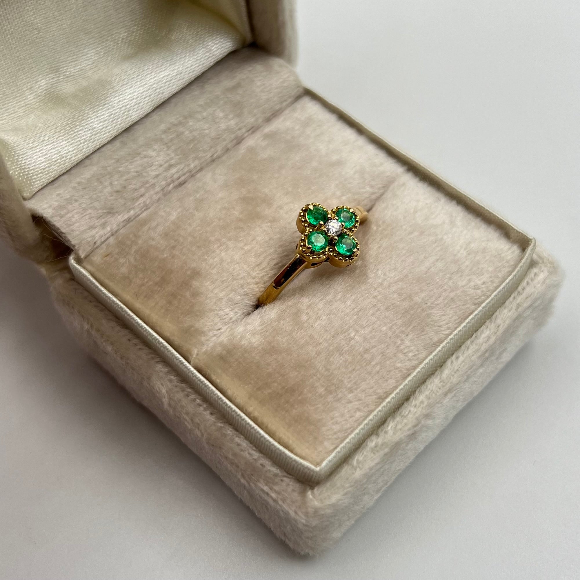 ANILLO ESMERALDA 0.32 CT Y DIAMANTE 0.05 CT ORO AMARILLO 18K / TALLA 7 / 3,65 GR (JOYA)