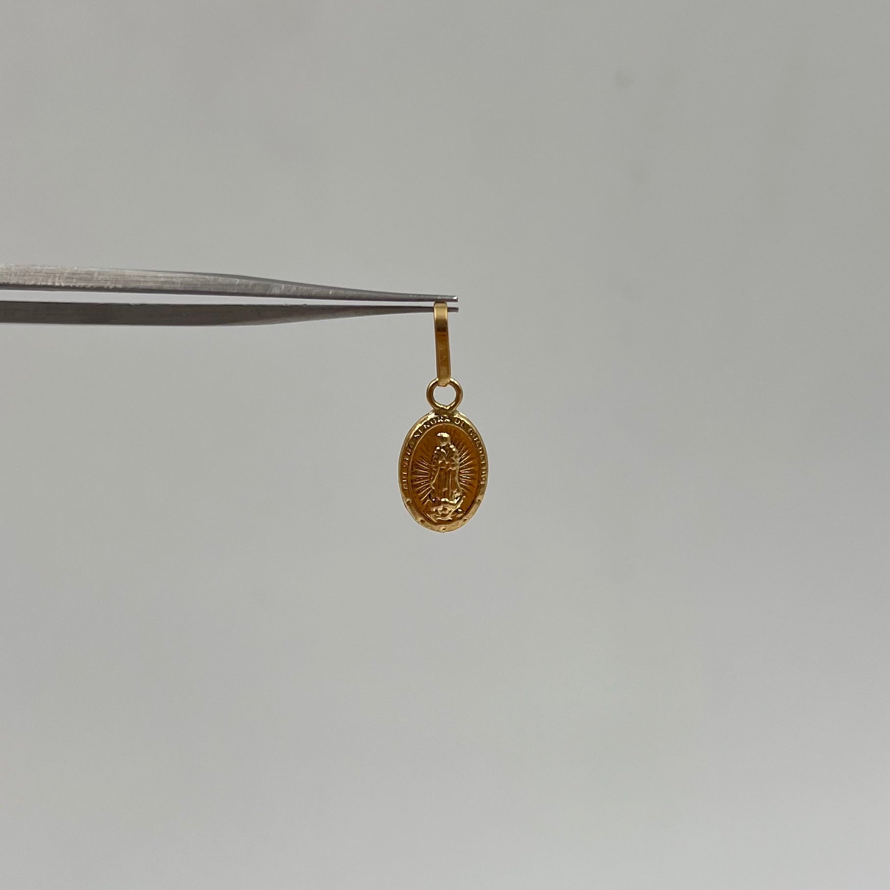 DIJE VIRGEN DE GUADALUPE ORO AMARILLO 18K 0,37 GR / 7,5 MM / 1,3 CM