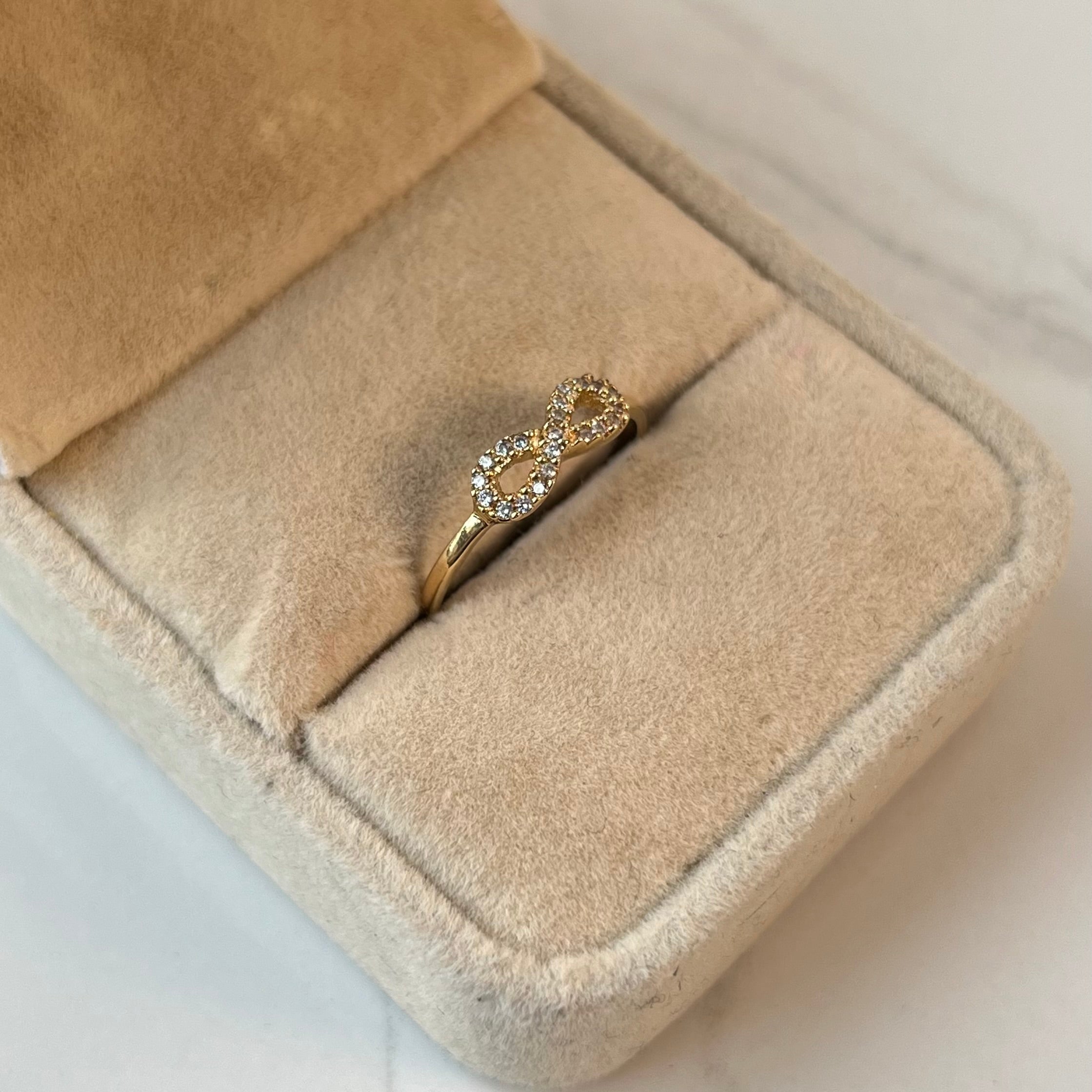 ANILLO INFINITO CON CIRCONES  ORO AMARILLO 18K / TALLA 6/5 / +2 / 1,58GR / 1,5 MM
