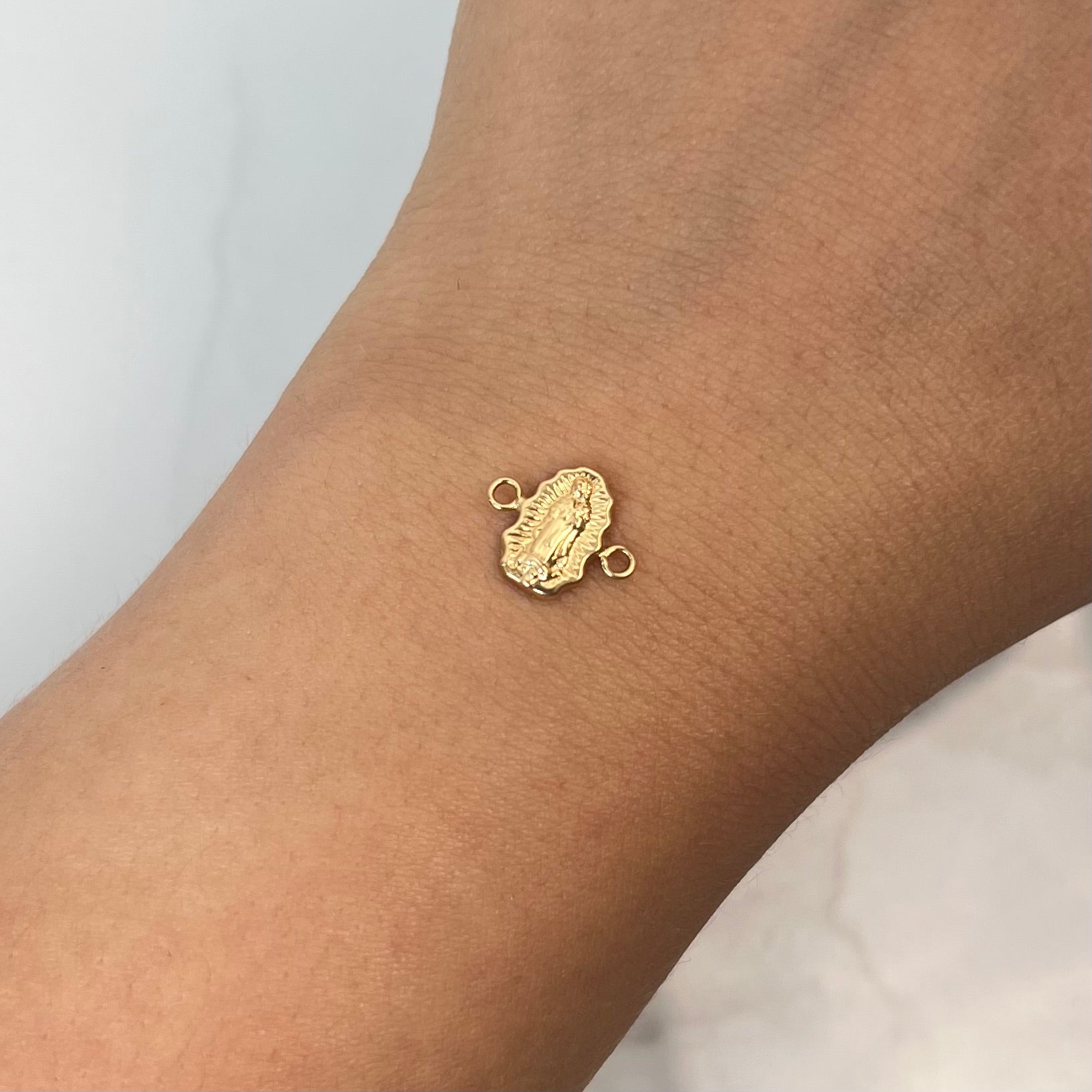 HERRAJE VIRGEN SILUETA ORO AMARILLO 18K 0,35 GR / 1,2 CM