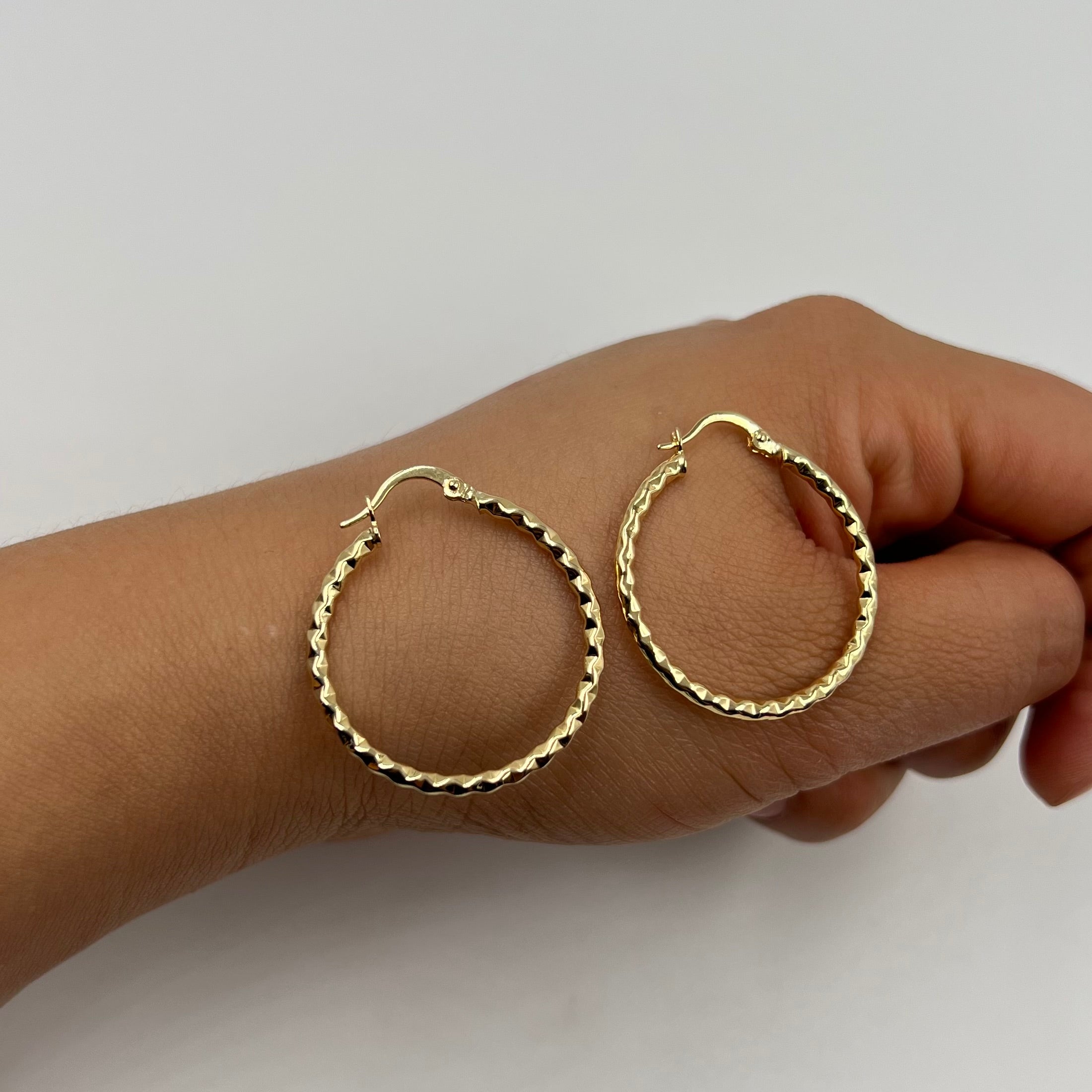 CANDONGA ENTORCHADA ORO AMARILLO 18K 1,8 GR / 3,2 CM