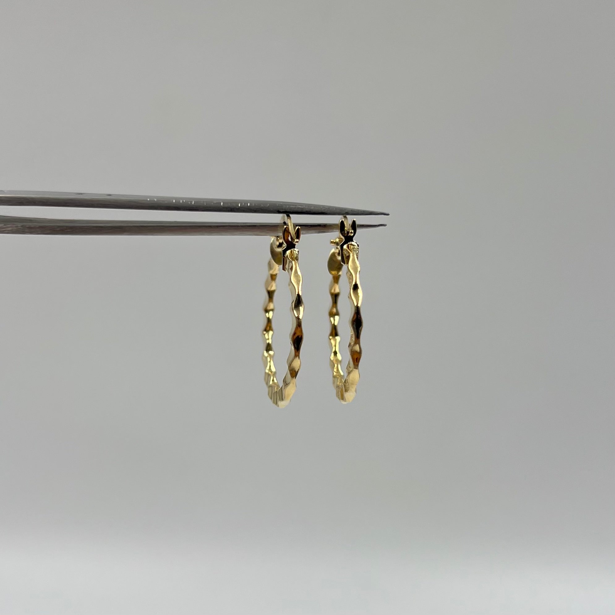 CANDONGA TROQUELADA ORO AMARILLO 18K 1,71 GR / 2,6 CM