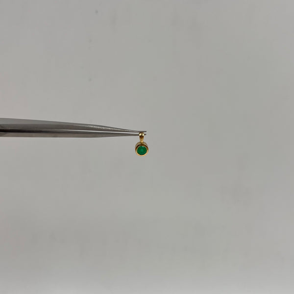 DIJE CIRCULO ESMERALDA 0,45 CT  ORO AMARILLO 18K / 0,61 GR / 5 MM / 1 CM (JOYA)