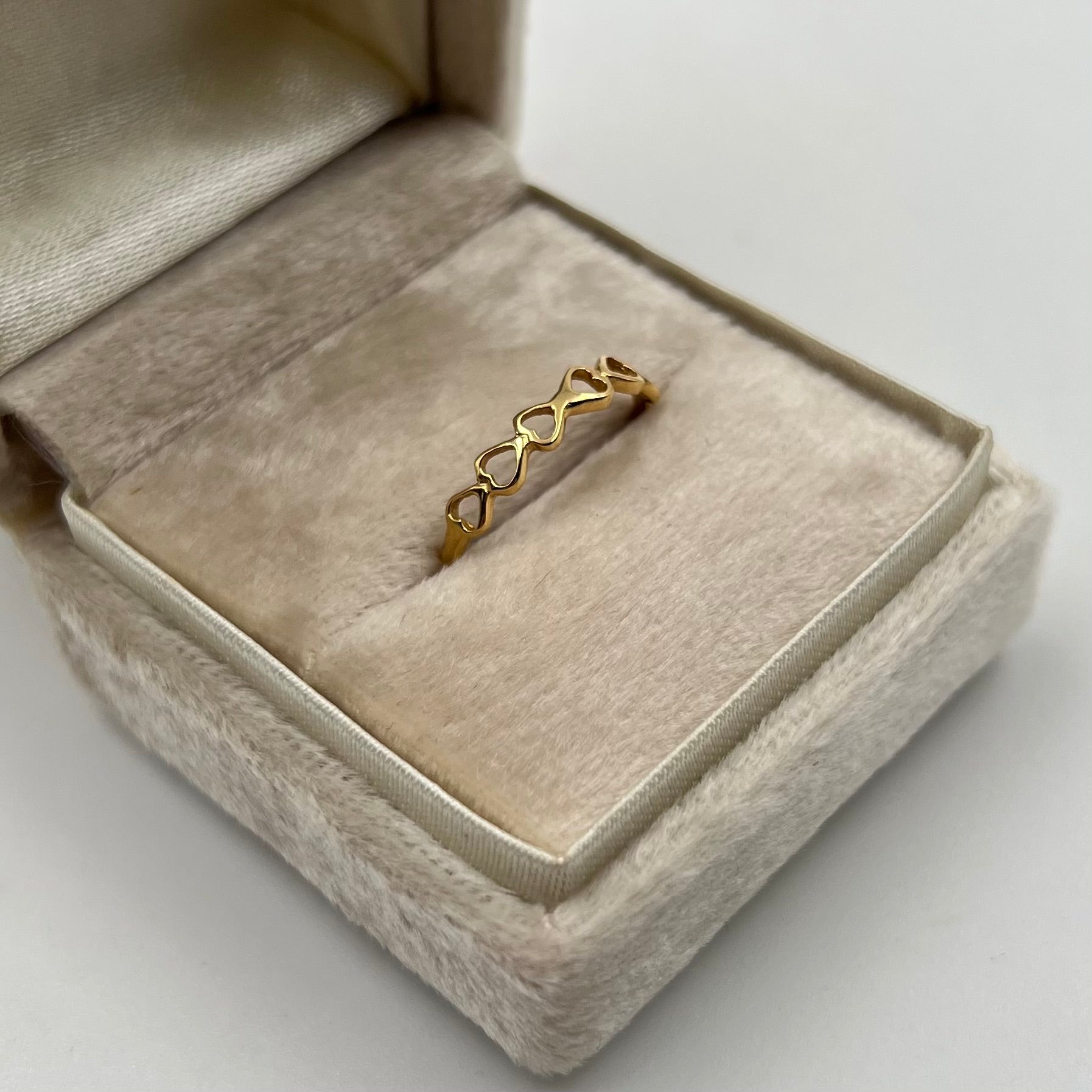 ANILLO CORAZONES  ORO AMARILLO 18K / TALLA 8/5 / 1,24 GR / 4 MM