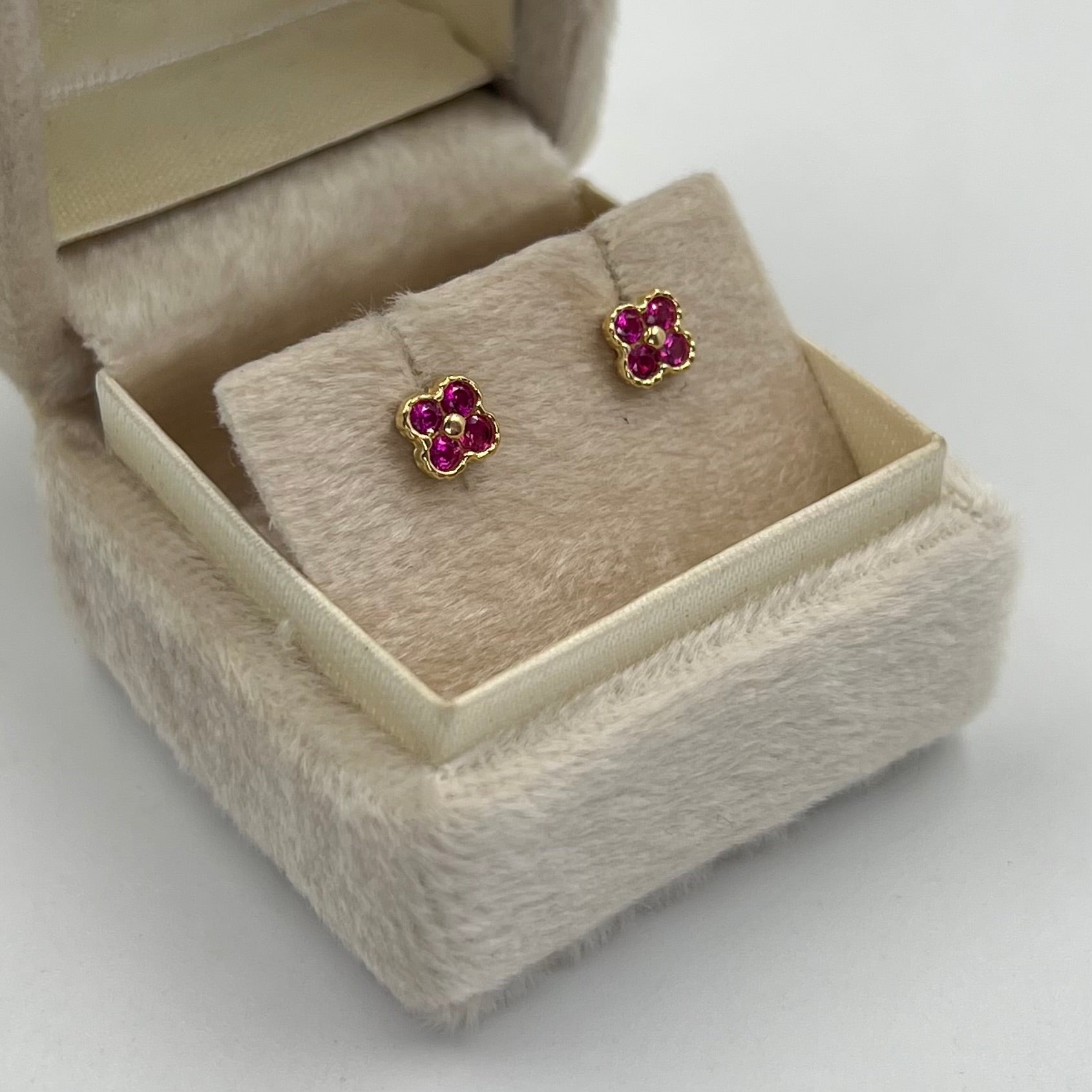 TOPOS TREBOL CASTING FUCSIA  ORO AMARILLO 18K 1,06 GR / 5 MM