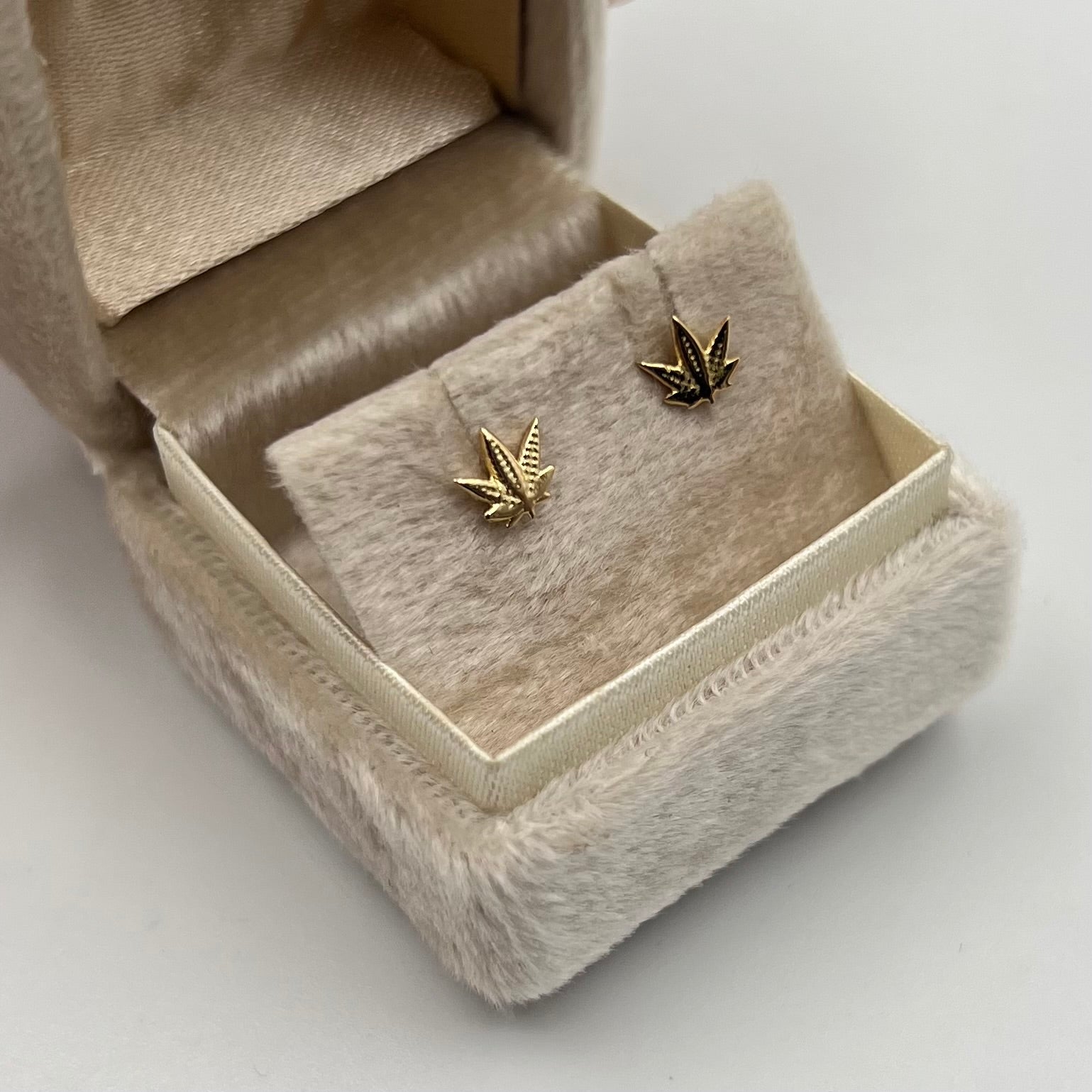 TOPOS MATA ORO AMARILLO 18K 0,75 GR / 6 MM