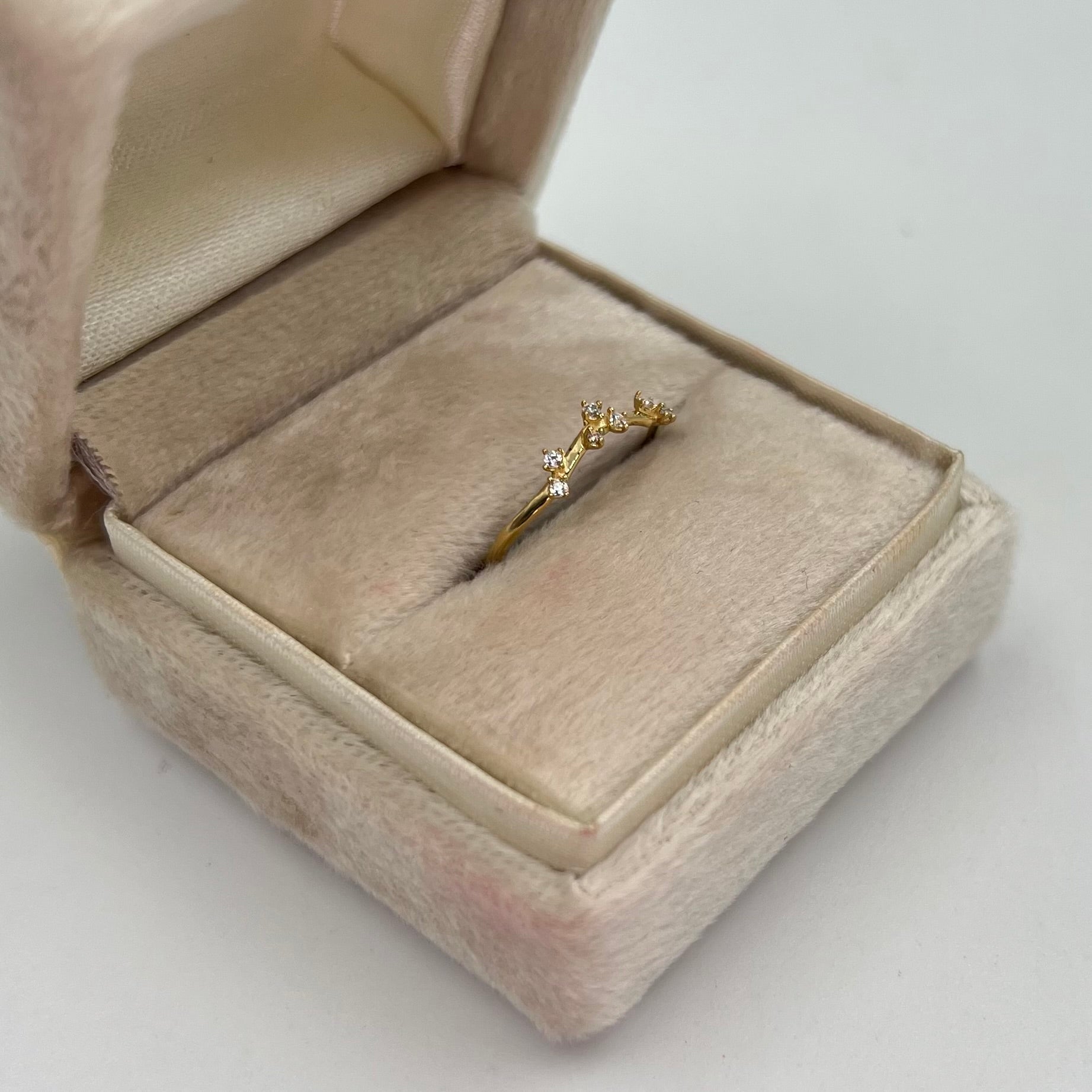 ANILLO CIRCONES BLANCOS ORO AMARILLO 18K / TALLA 7 / 0,78 GR / 1,3 MM