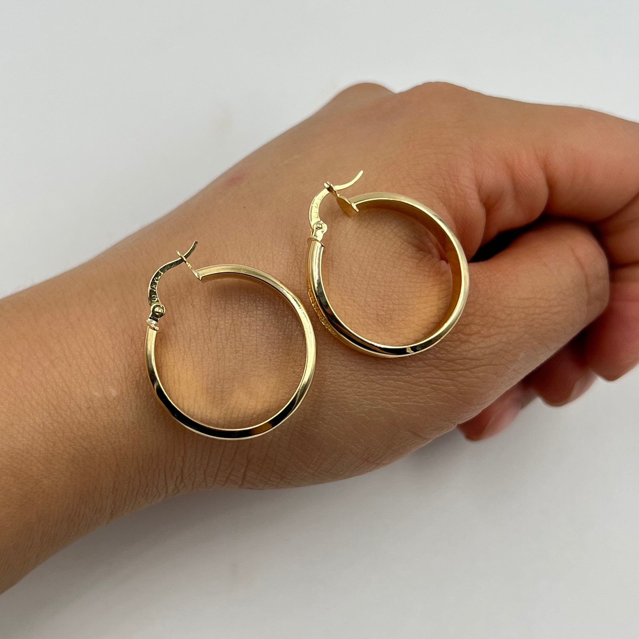 CANDONGA LISA DOBLE MATEADA  ORO AMARILLO 18K 3,13 GR / 2,9 CM