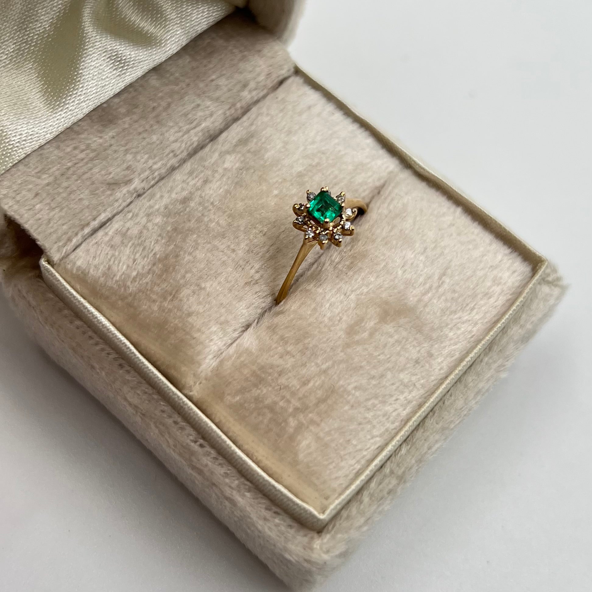 ANILLO ESMERALDA 0.16 CT Y MOISSANITAS 0.09 CT ORO AMARILLO 18K / TALLA 6/5 / 1,50 GR