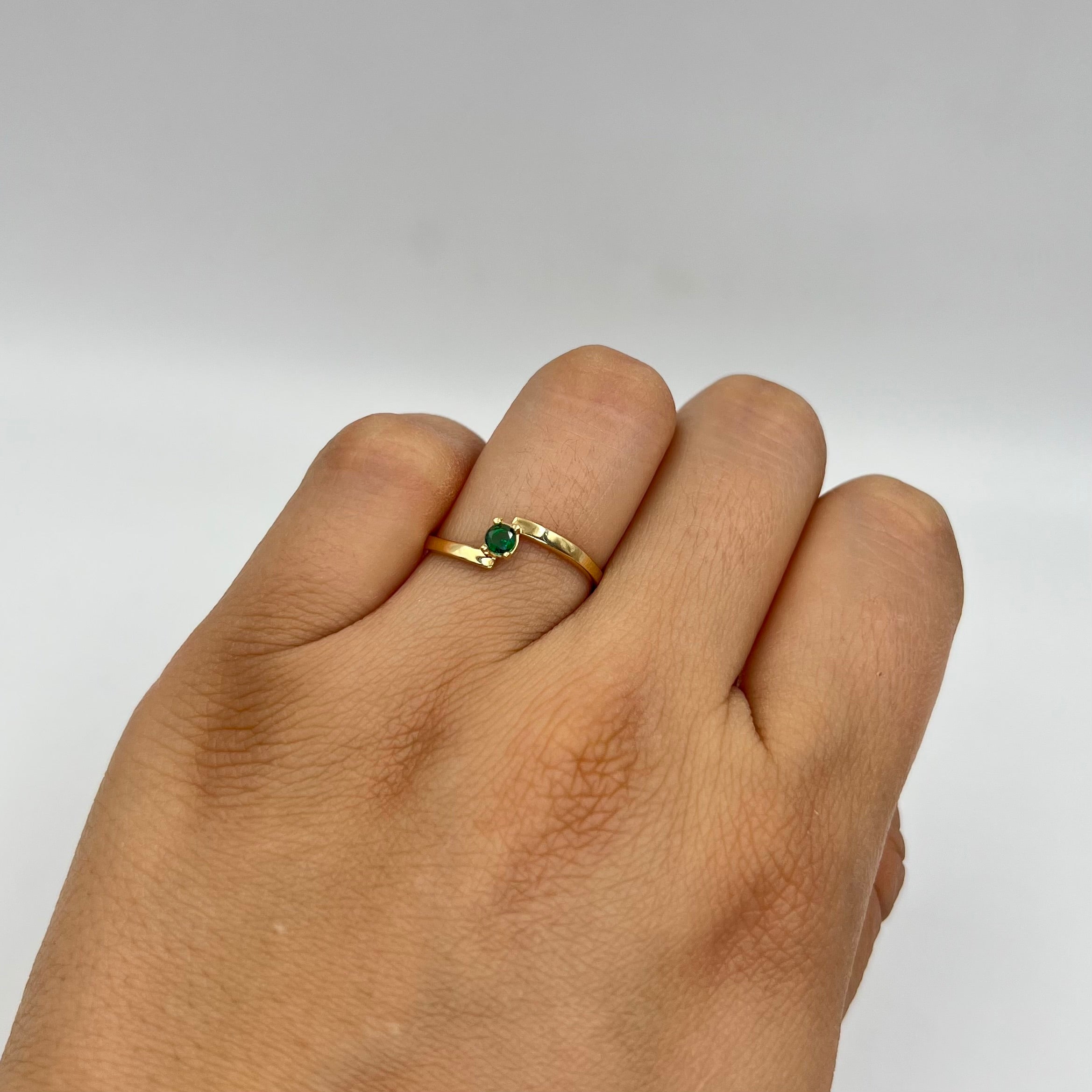 ANILLO CIRCON VERDE  ORO AMARILLO 18K / TALLA 6/5 / 1,43 GR / 1,6 MM