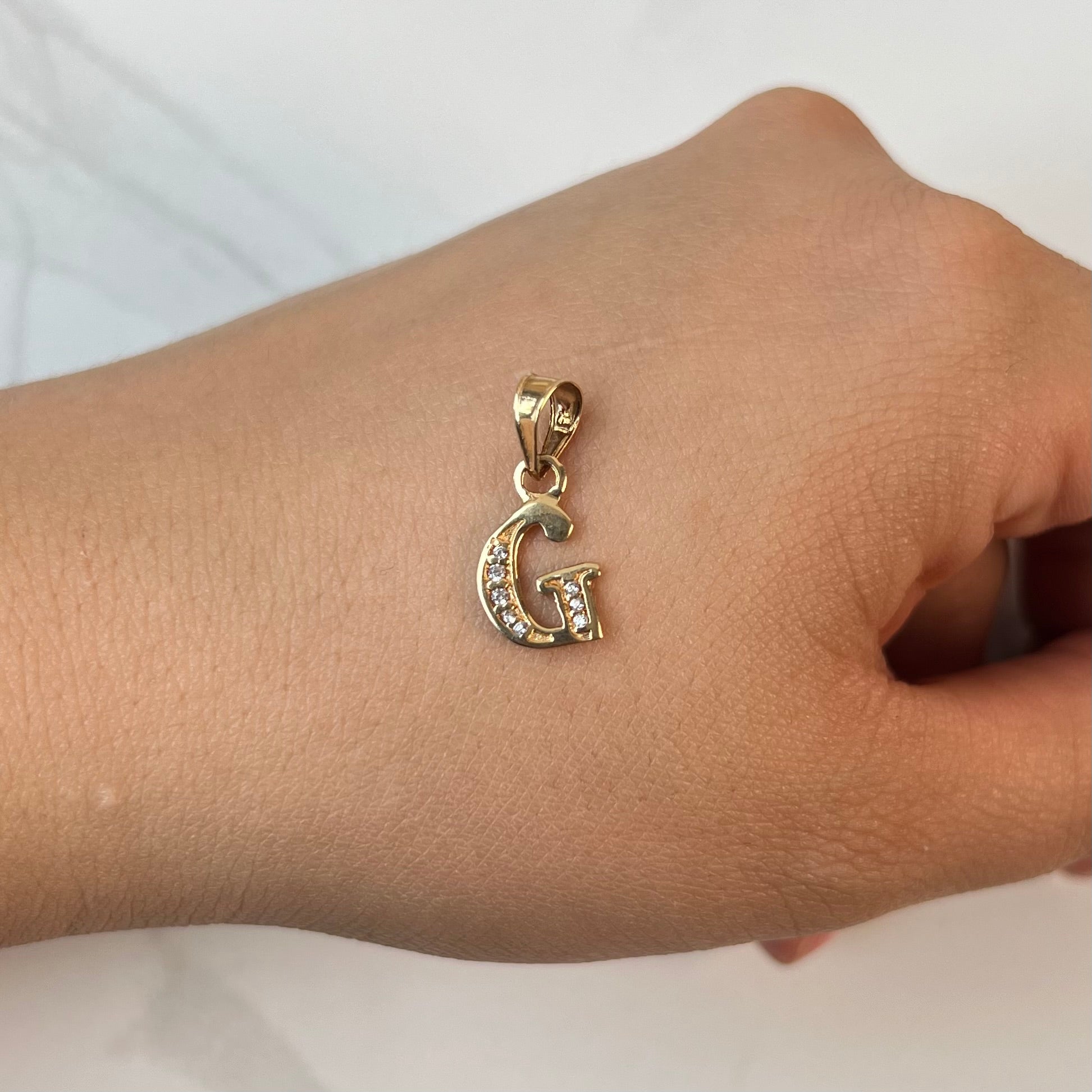 DIJE LETRA G ORO AMARILLO 18K 0,87 GR / 8 MM / 1,3 CM