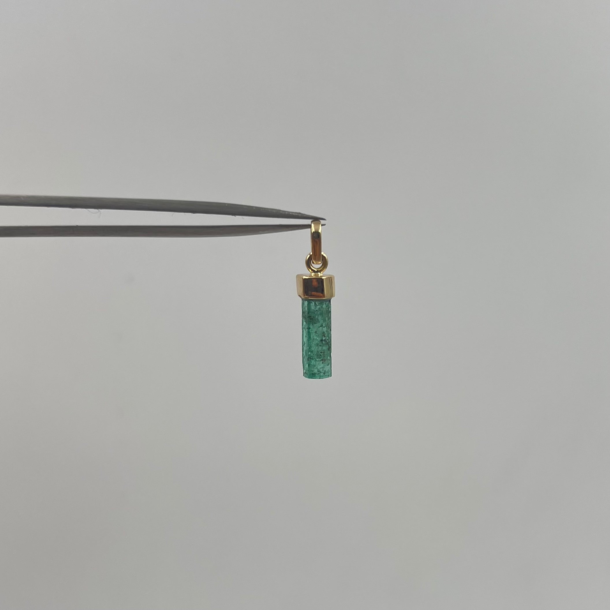 DIJE ESMERALDA 2 CT ORO AMARILLO 18K / 1,06 GR / 4,9 MM / 1.7CM