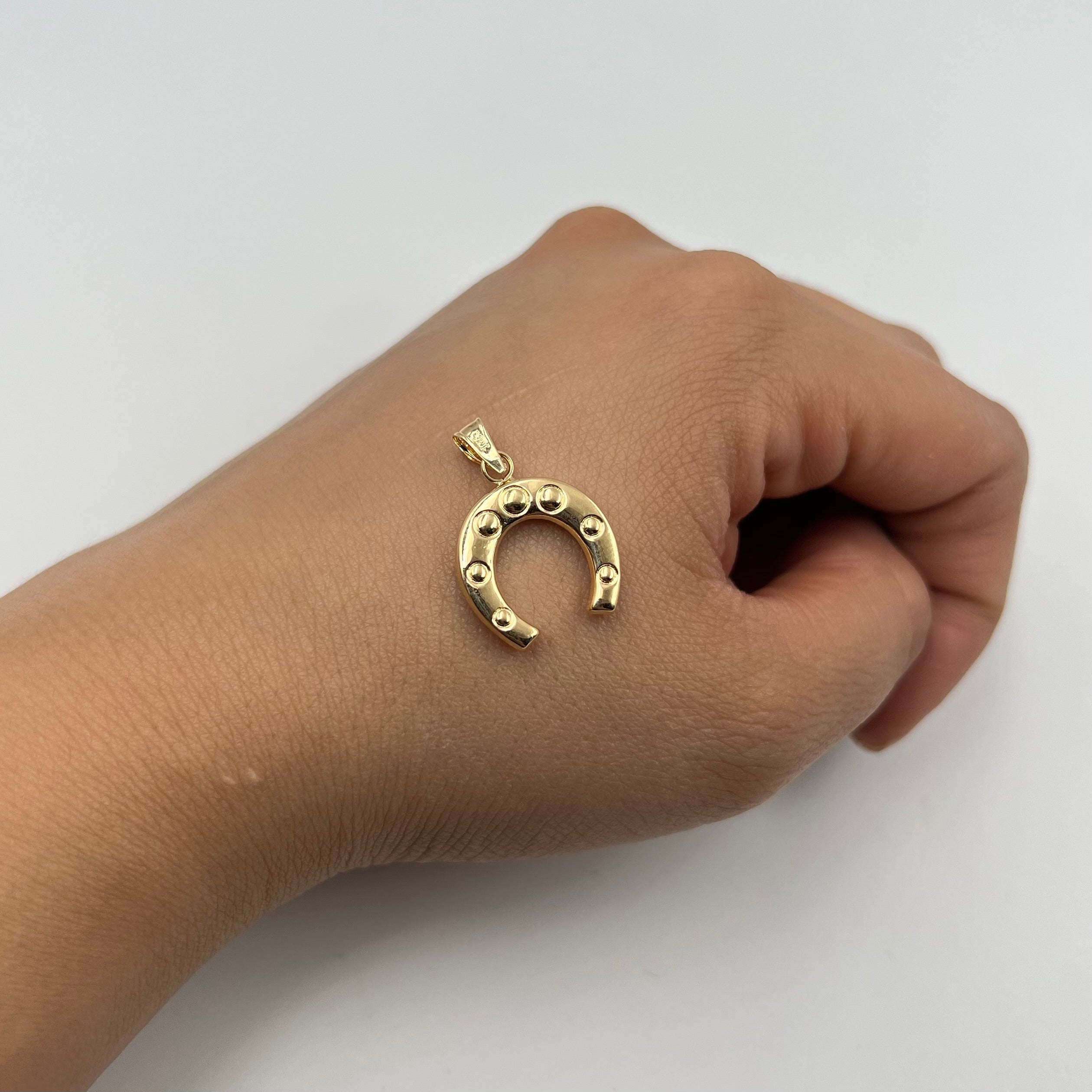 DIJE HERRADURA ORO AMARILLO 18K 1,09 GR / 16 MM / 1,9 CM