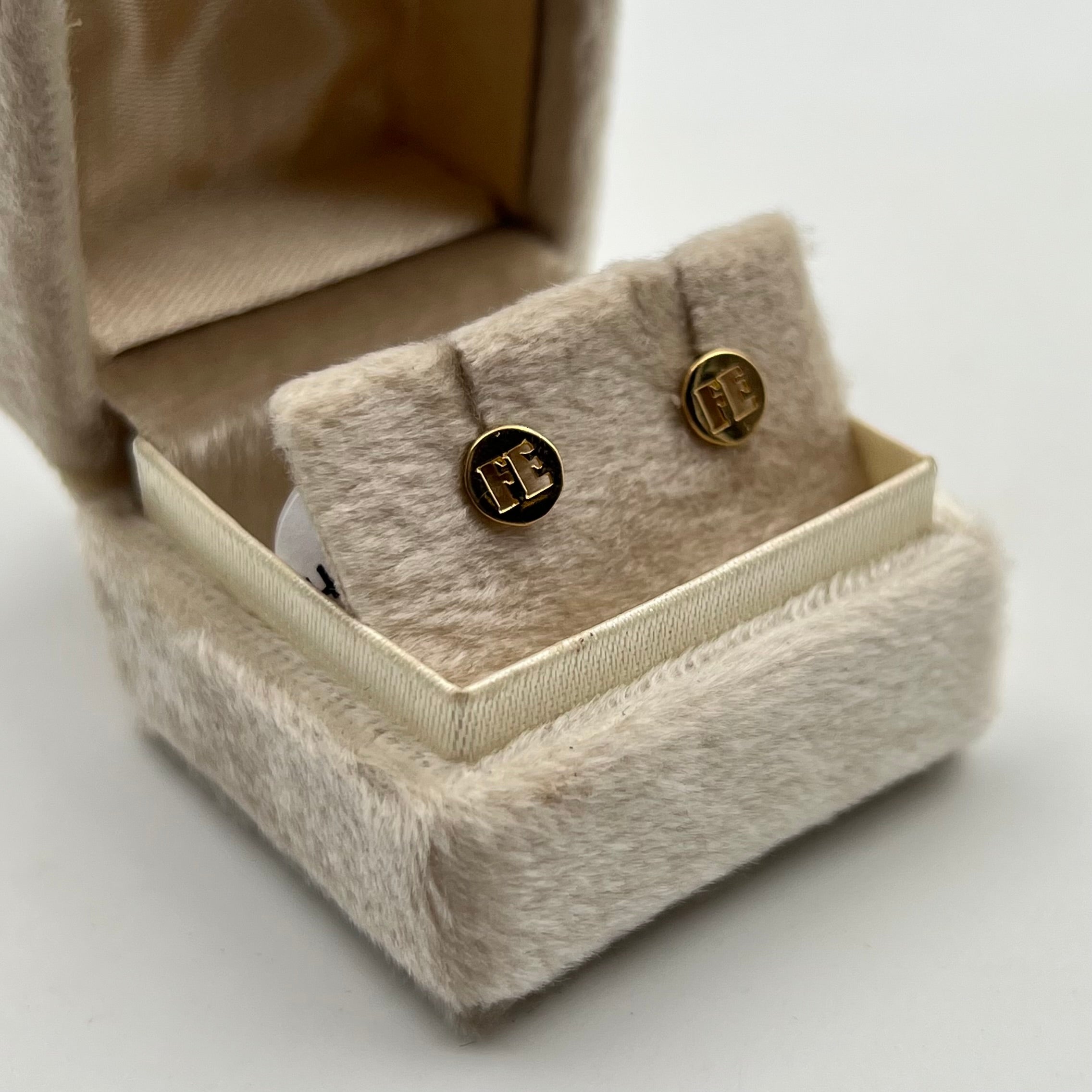 TOPOS FE ORO AMARILLO 18K 0,79 GR / 5 MM