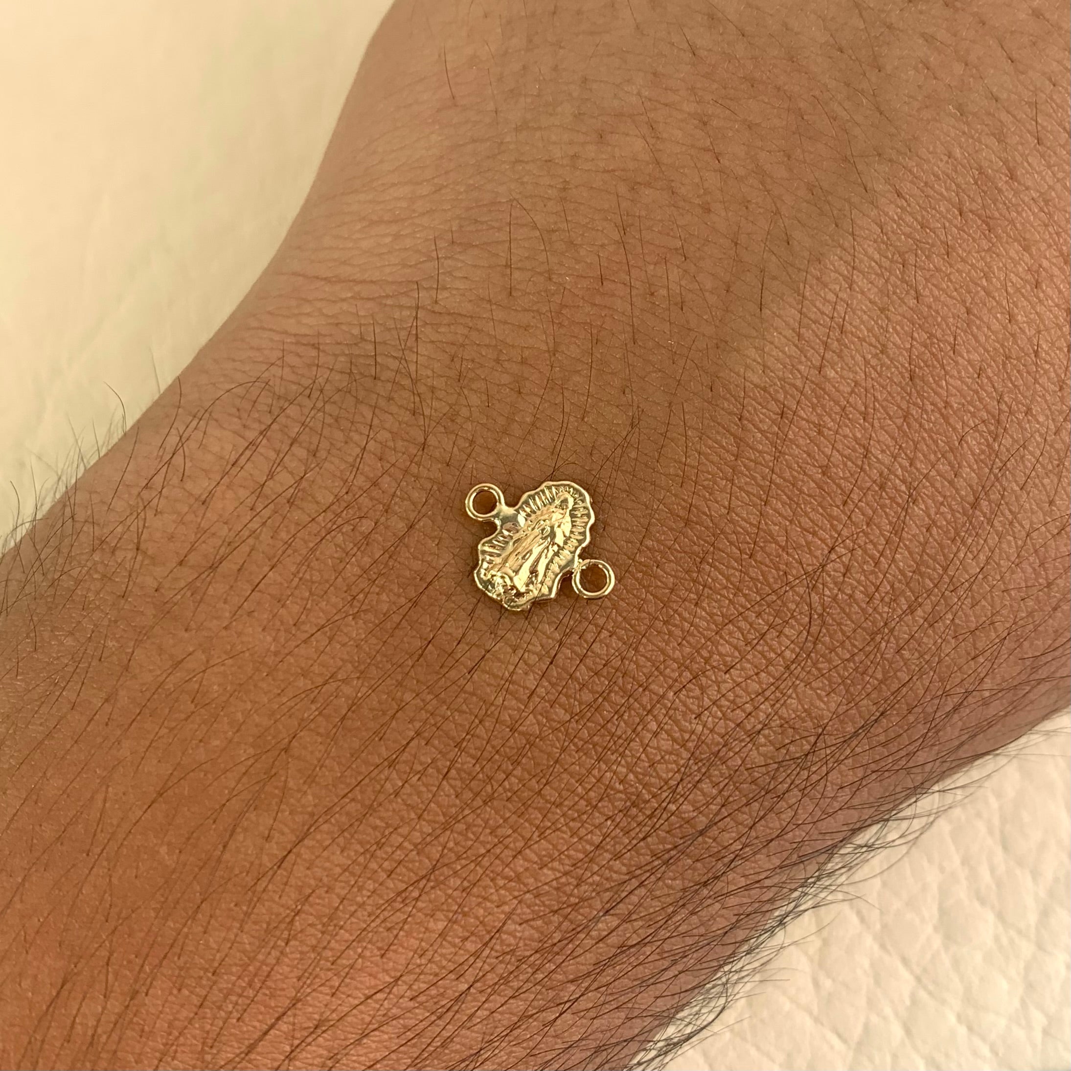 HERRAJE SILUETA VIRGEN GUADALUPE ORO AMARILLO 18K 0,45 GR / 1,2 CM