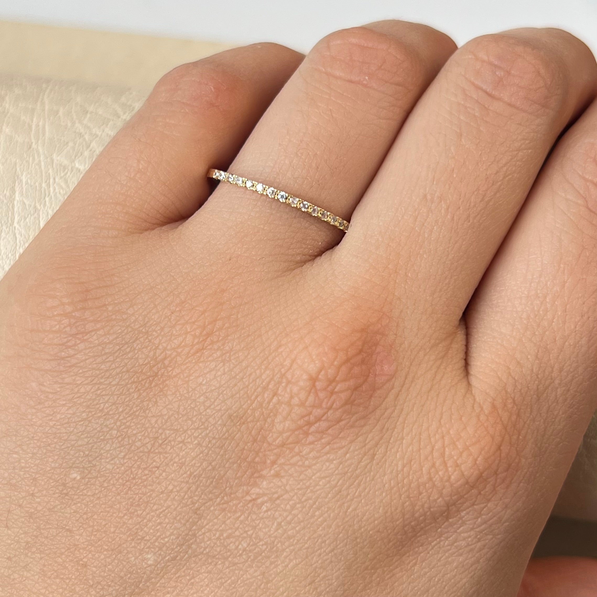 ANILLO CIRCONES BLANCOS ORO AMARILLO 18K / TALLA 9 / 0,95 GR / 1,1 MM