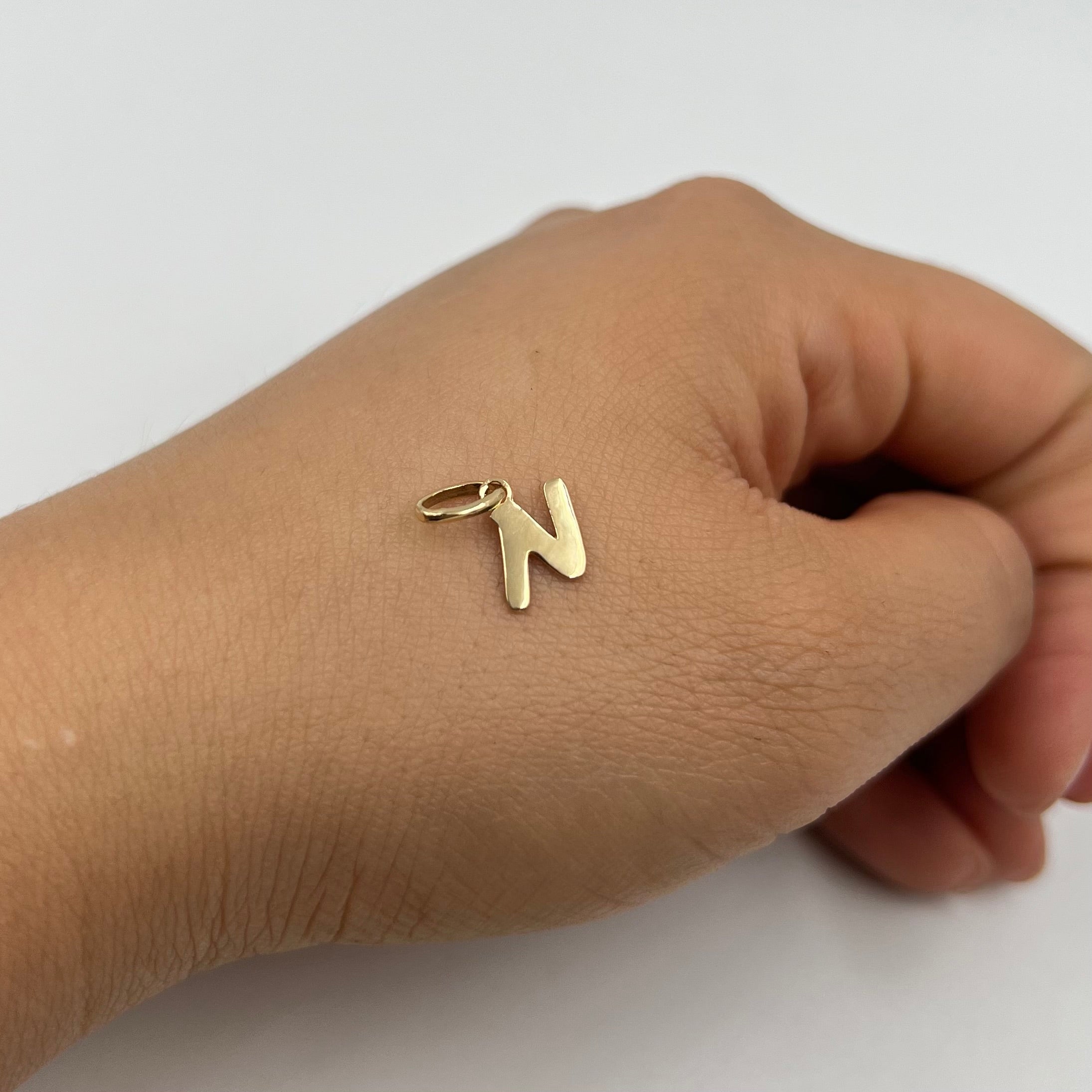 DIJE LETRA N  ORO AMARILLO 18K 0,45 GR / 7 MM / 1 CM