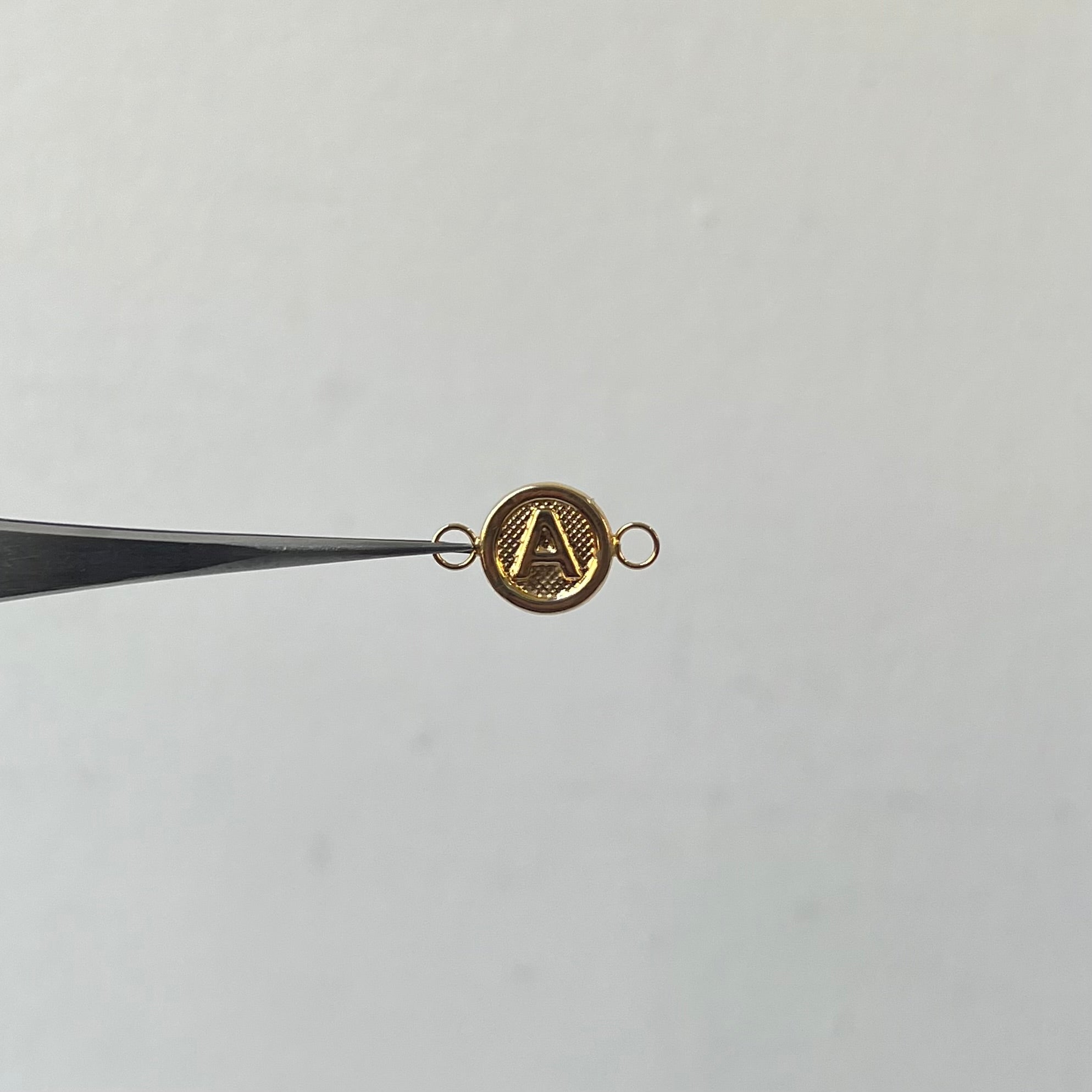HERRAJE LETRA A ORO AMARILLO 18K 0,48 GR / 1,8 CM