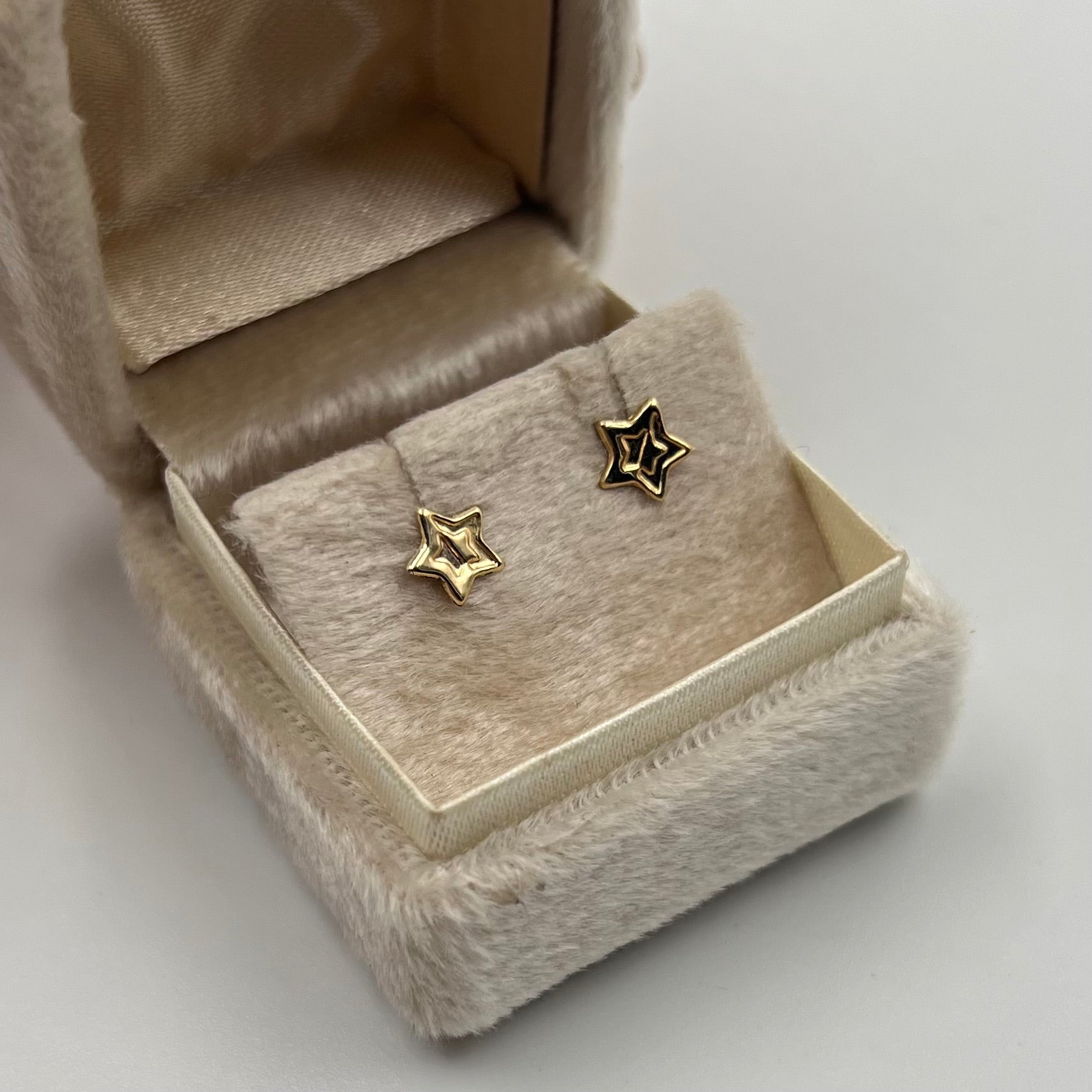 TOPOS ESTRELLA ORO AMARILLO 18K 0,52 GR / 7 MM