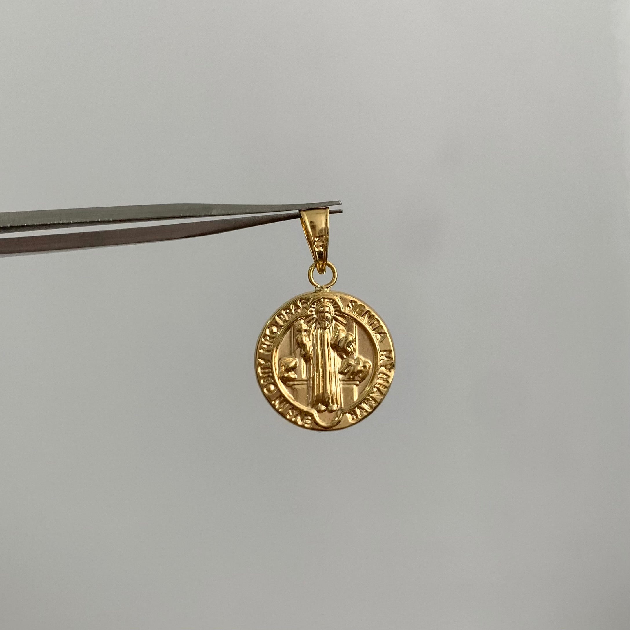 DIJE SAN BENITO  ORO AMARILLO 18K 1,25 GR / 16 MM / 1,9 CM