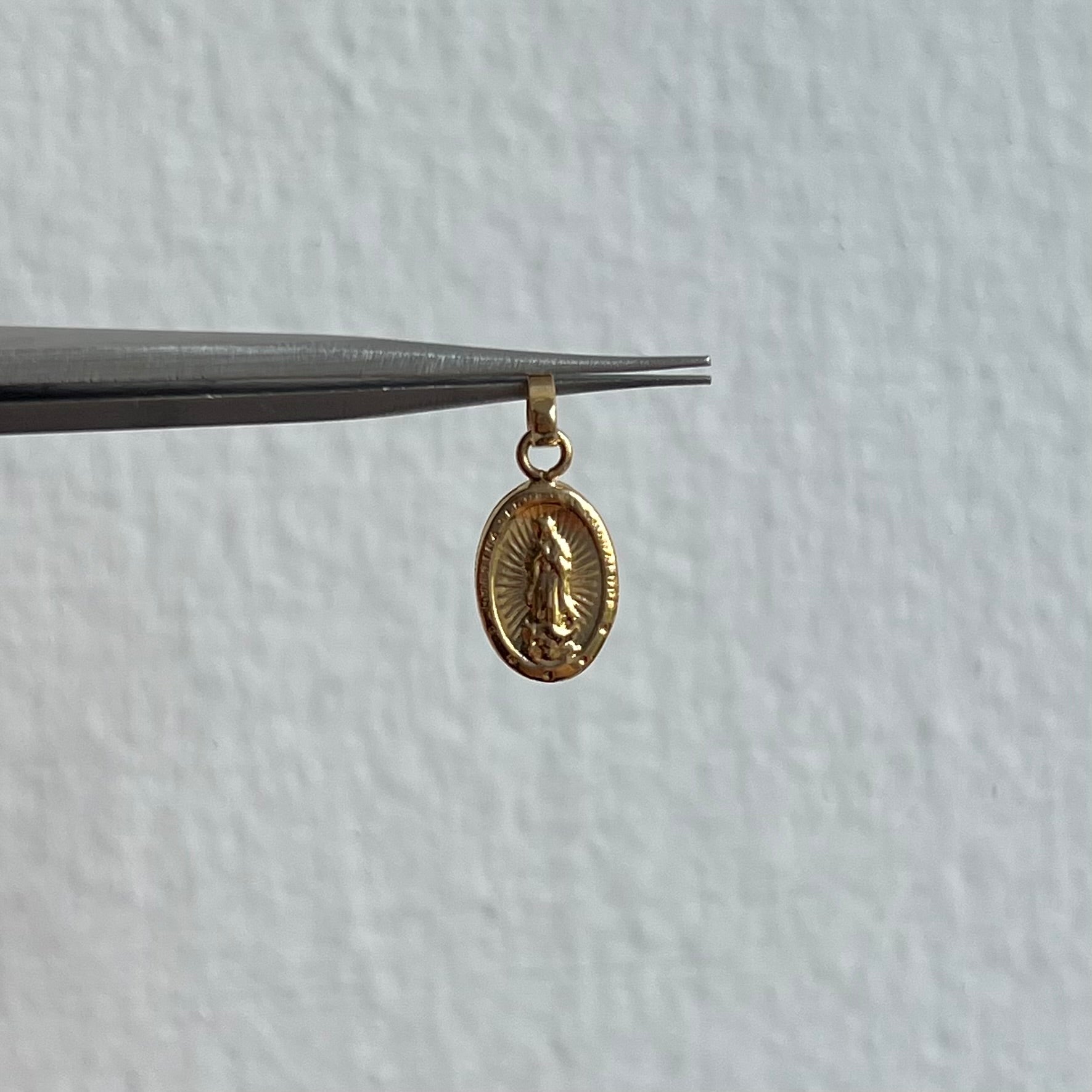 DIJE VIRGEN DE GUADALUPE  ORO AMARILLO 18K 0,43 GR / 7 MM / 1,3 CM