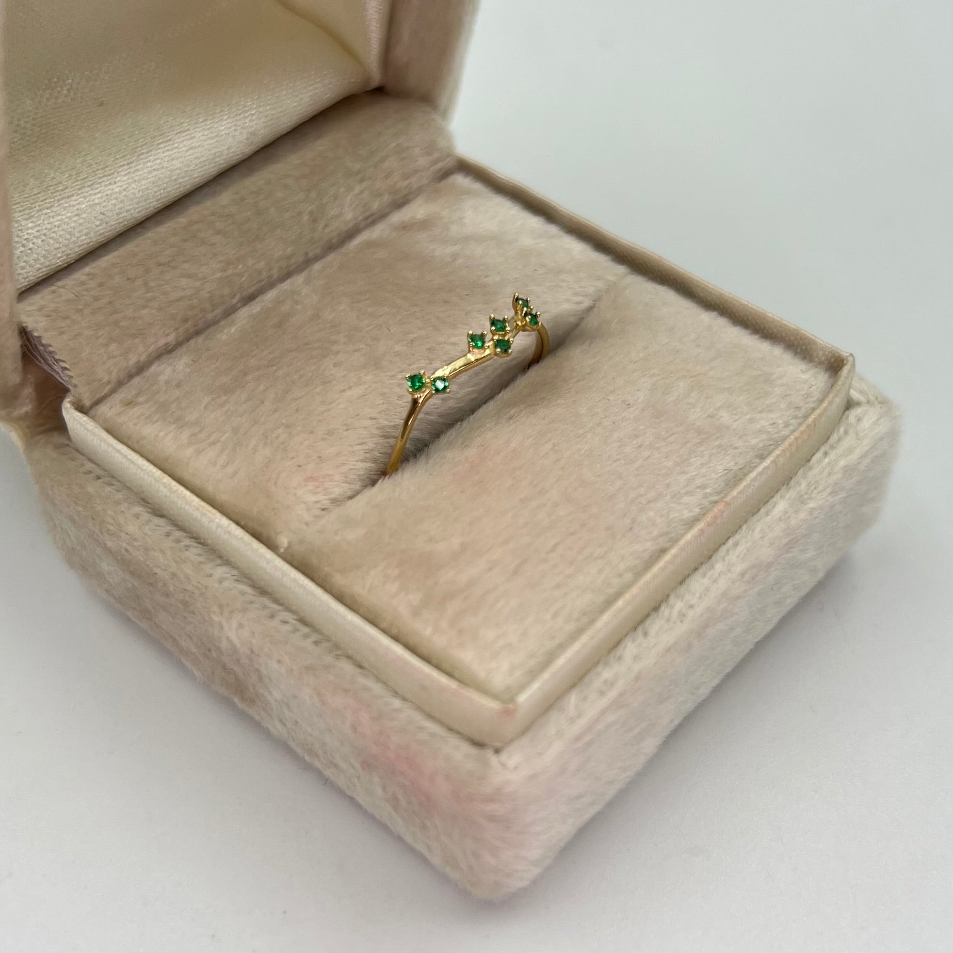 ANILLO CIRCONES VERDES ORO AMARILLO 18K / TALLA 7 / 0,73 GR / 1,3 MM