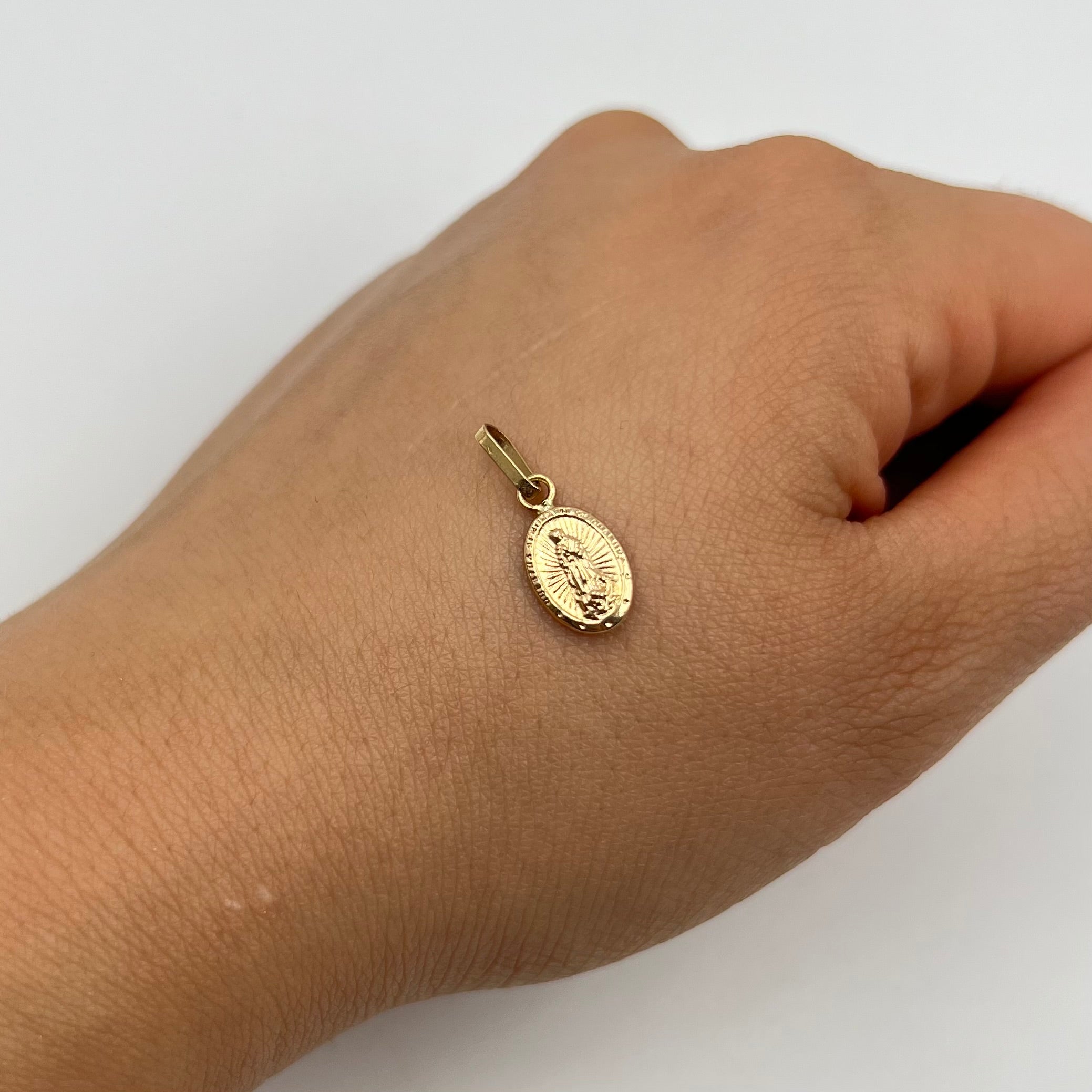 DIJE VIRGEN DE GUADALUPE  ORO AMARILLO 18K 0,4 GR / 0,8 MM / 1,3 CM