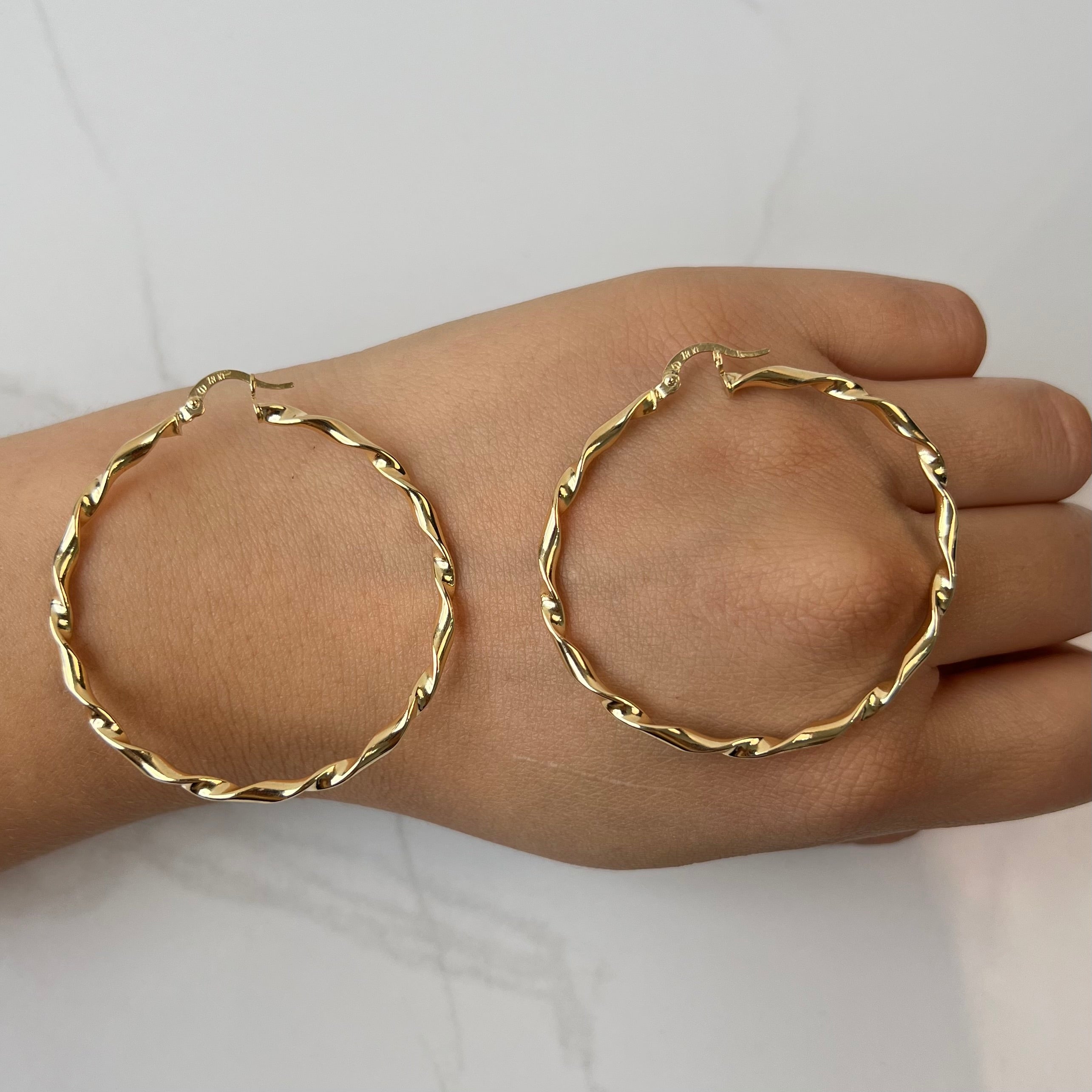 CANDONGA ENTORCHADA ORO AMARILLO 18K 3,16 GR / 4,5 CM