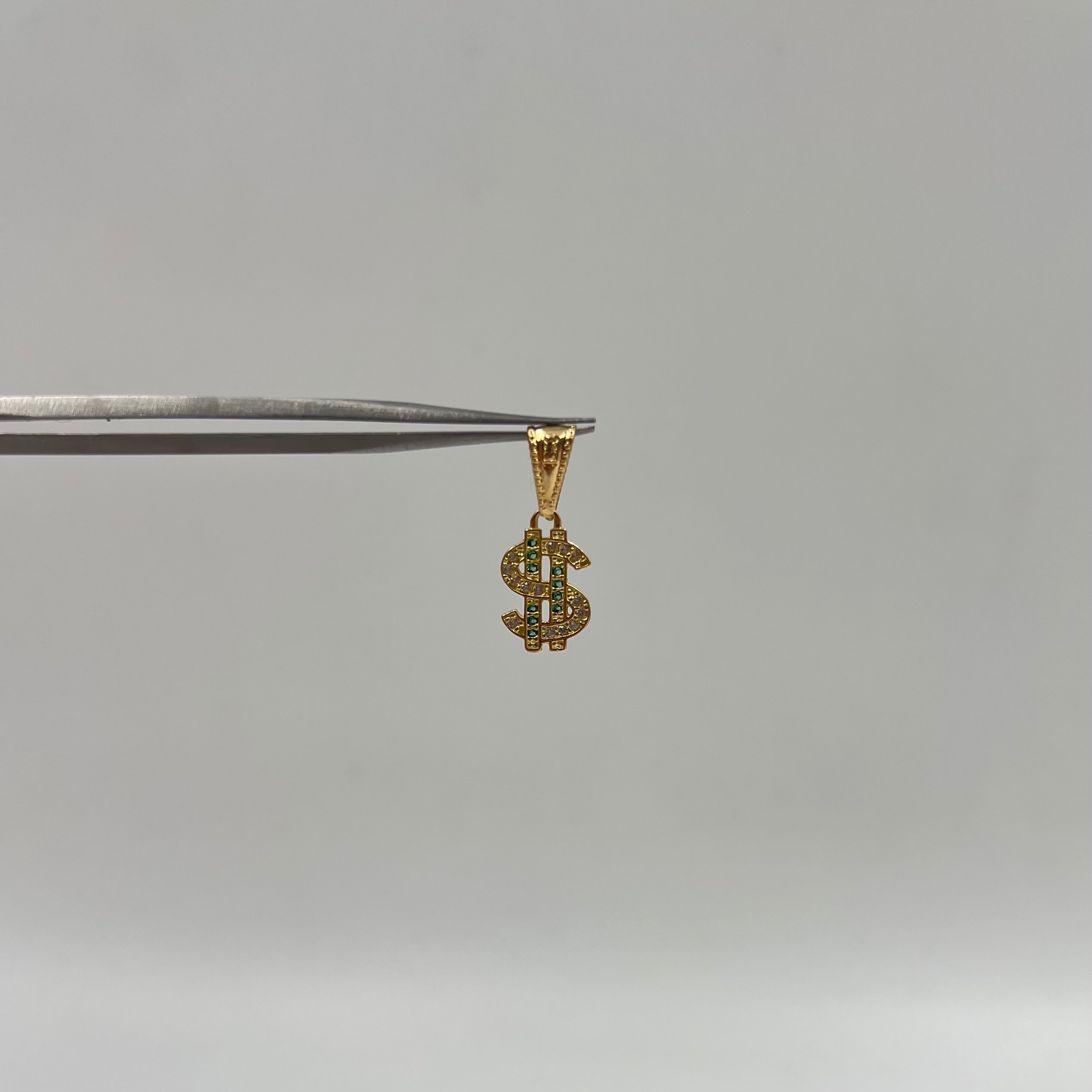 DIJE SIGNO DE PESO CON CIRCONES  ORO AMARILLO 18K 0,7 GR / 7 MM / 1,2 CM