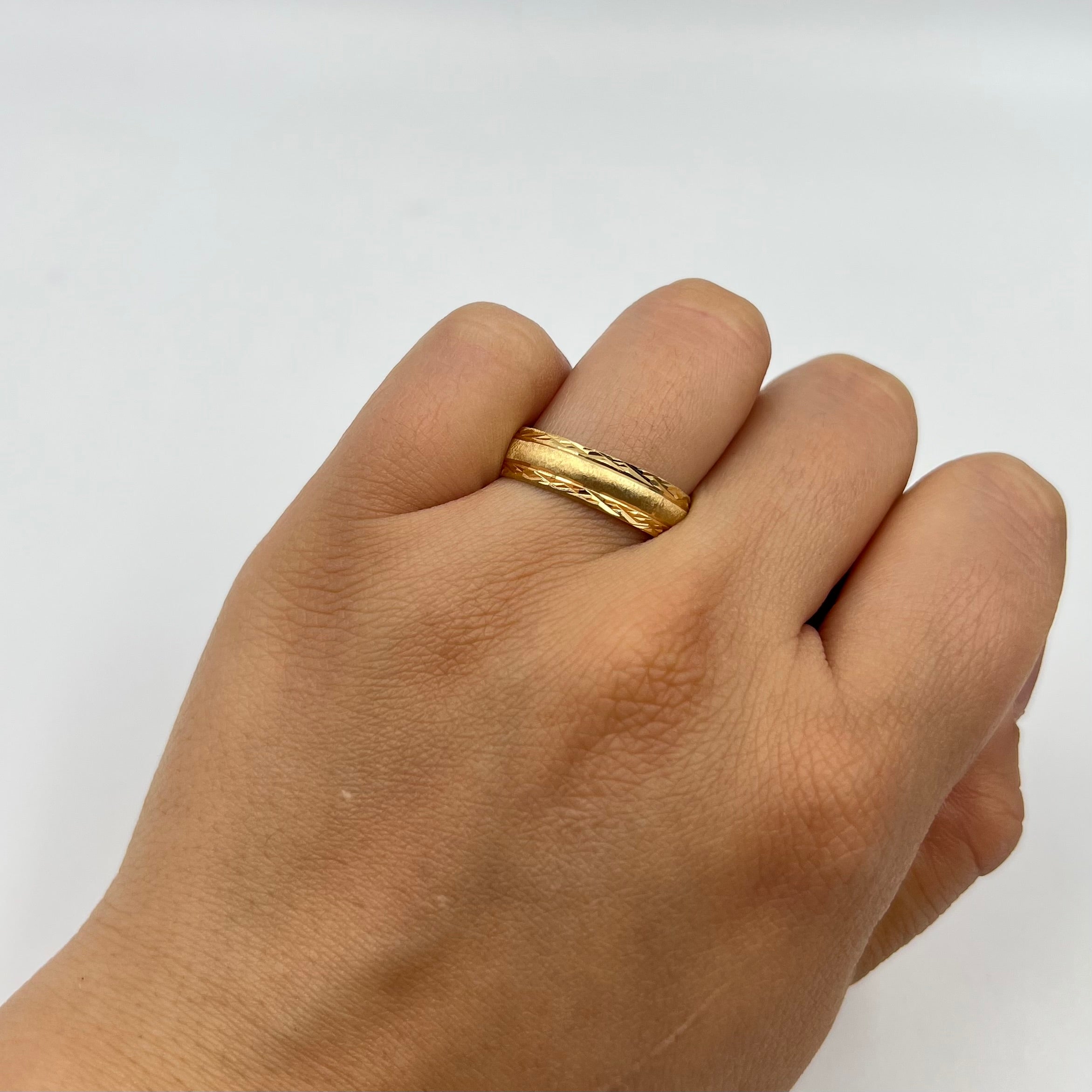ANILLO MATIZADA  ORO AMARILLO 18K / TALLA 8/5 / 2,78 GR / 5 MM