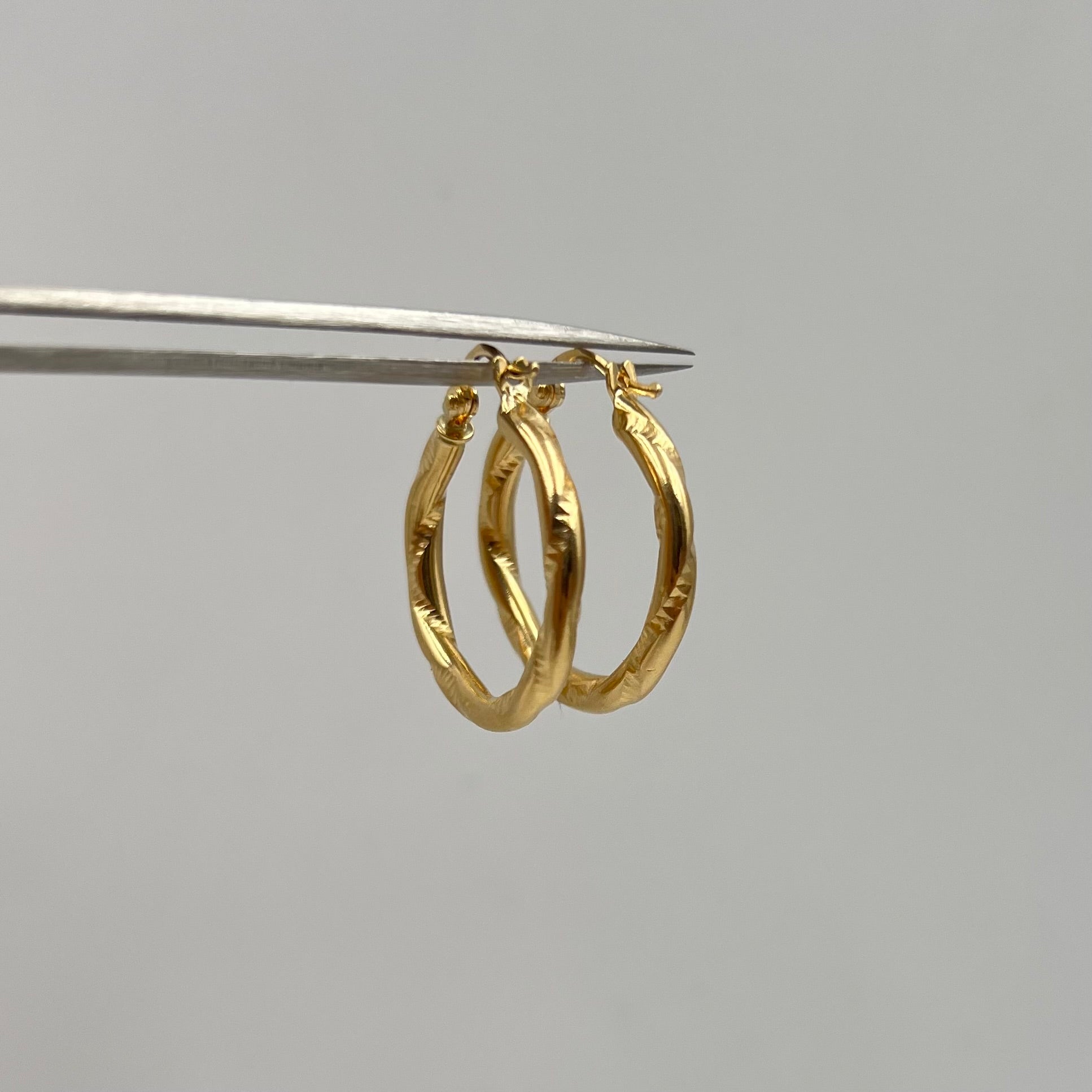 CANDONGA ENTORCHADA ORO AMARILLO 18K 1,95 GR / 2,2 CM