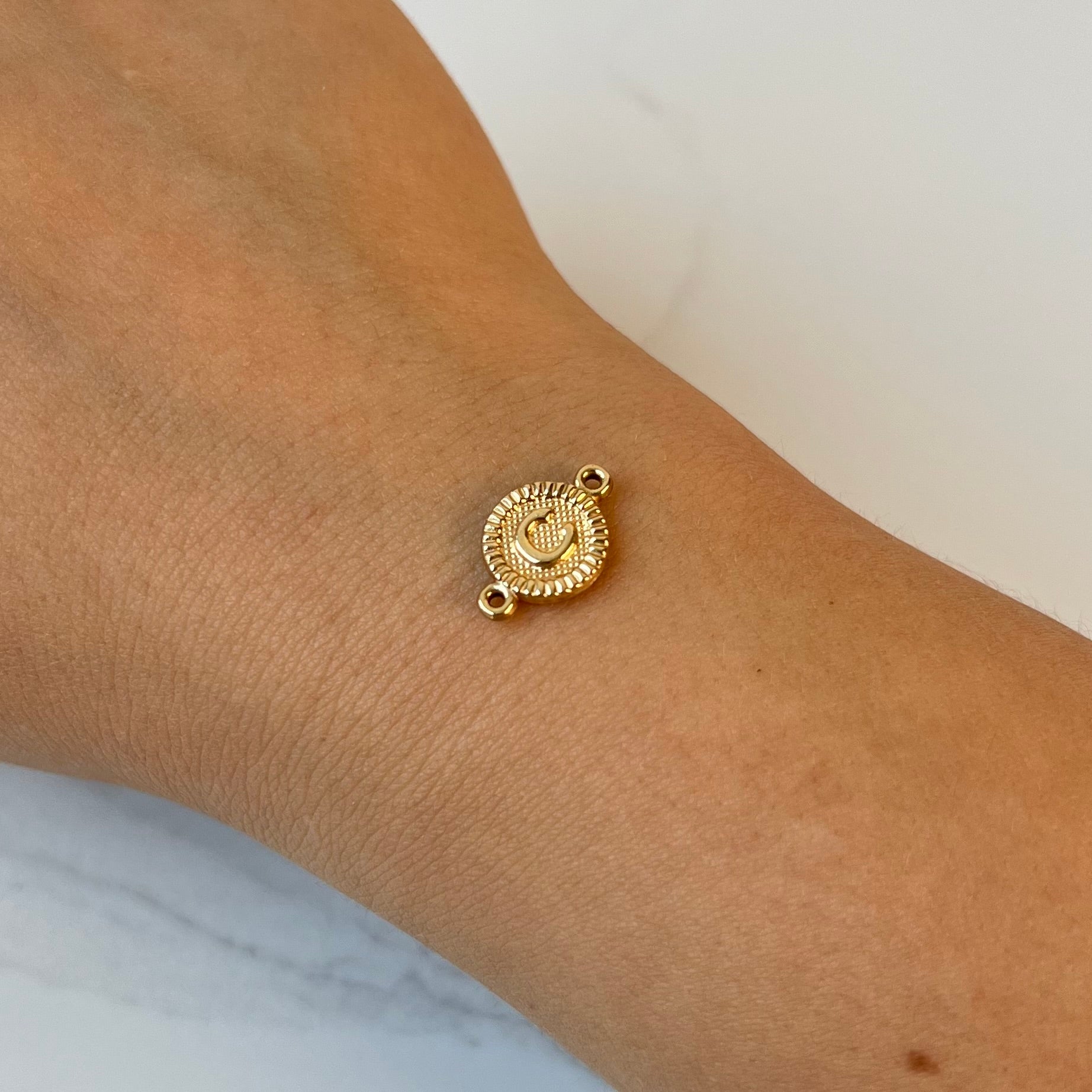 HERRAJE LETRA C ORO AMARILLO 18K 0,53 GR / 1,6 CM