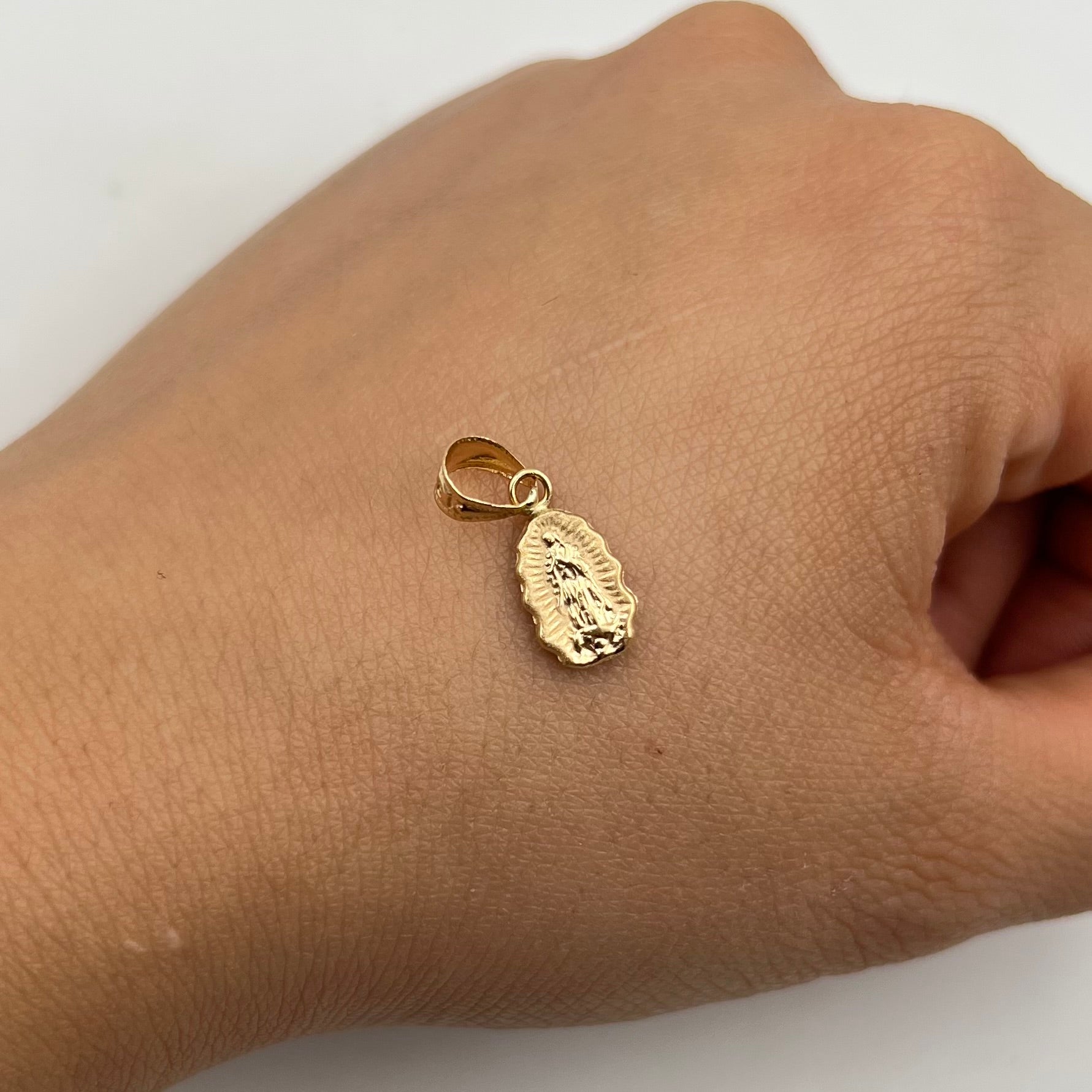 DIJE VIRGEN DE GUADALUPE MATIZADO ORO AMARILLO 18K 0,51 GR / 6 MM / 1,3 CM