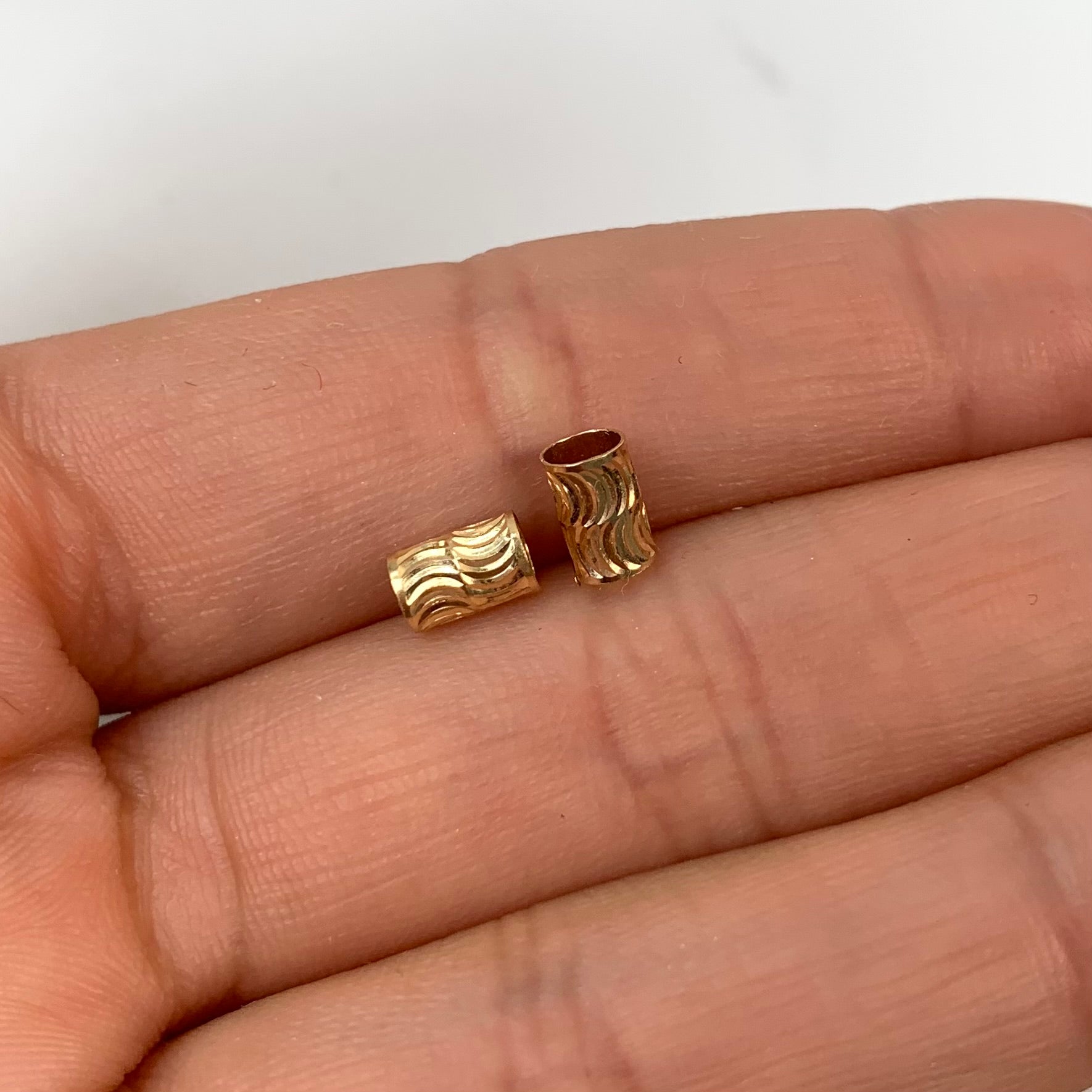 HERRAJE CILINDRO DIAMANTADO  ORO AMARILLO 18K 0,10 GR / 0,6 CM