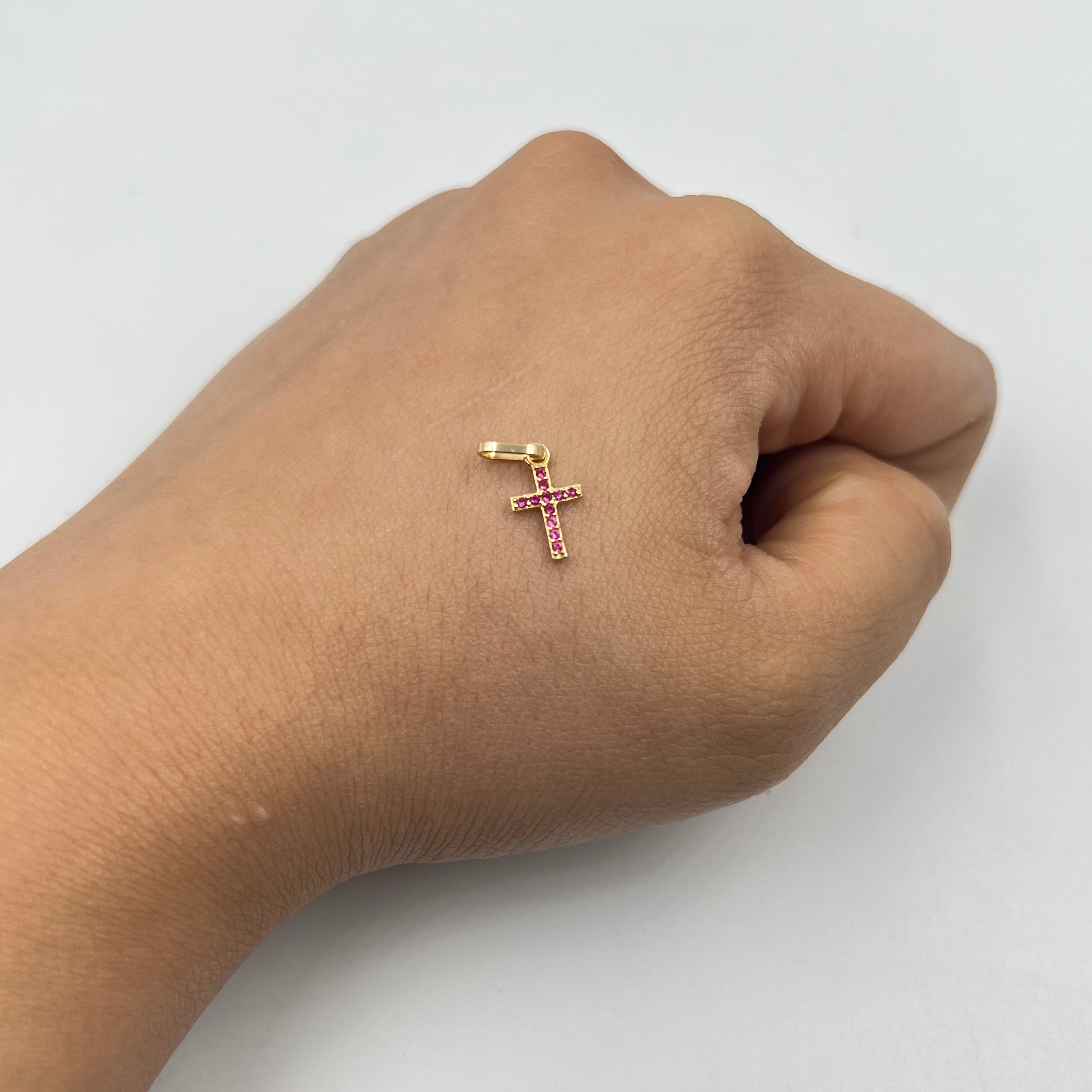DIJE CRUZ CASTING FUCSIA  ORO AMARILLO 18K +1 / 0,4 GR / 1,5 MM / 1,1 CM