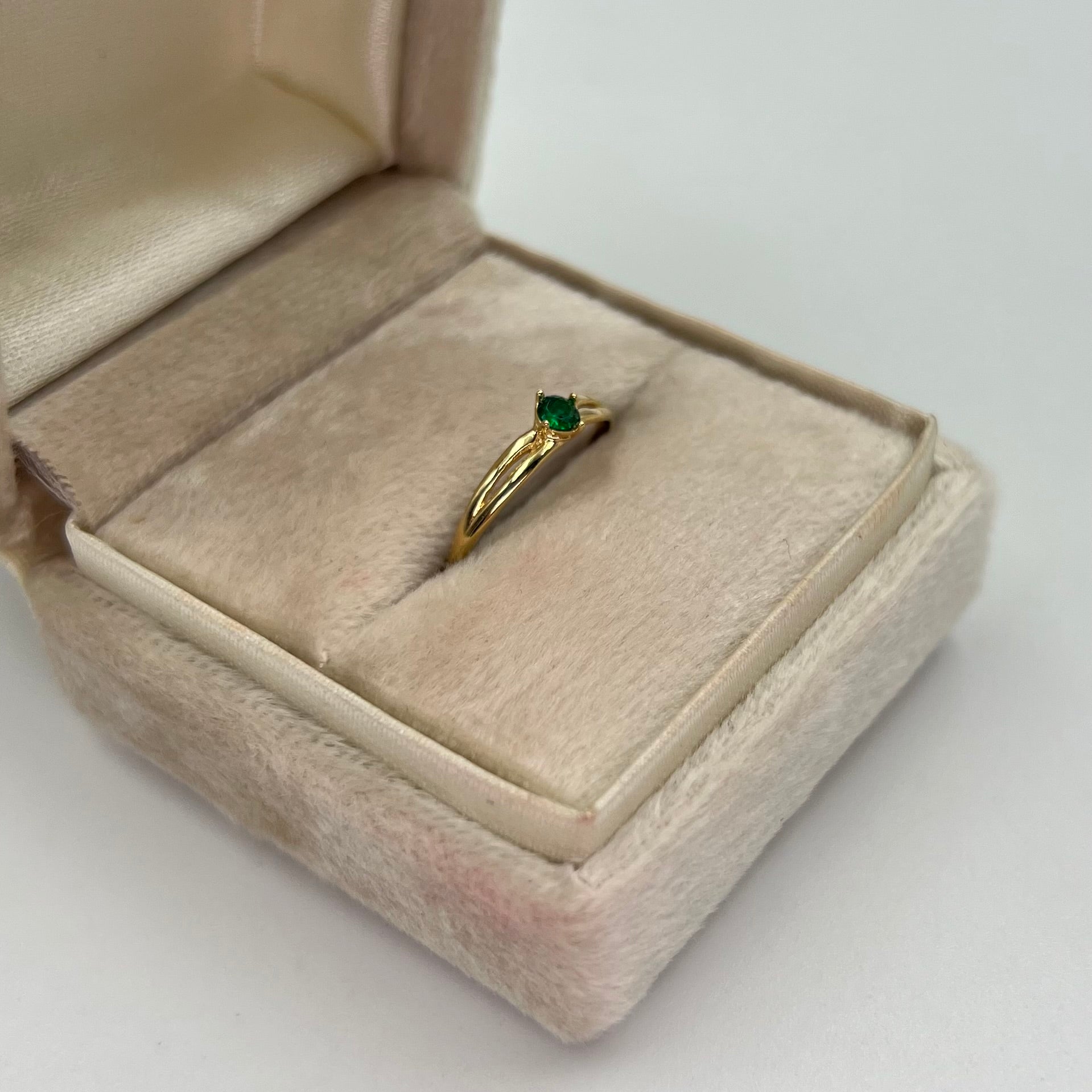 ANILLO SOLITARIO CIRCON VERDE ORO AMARILLO 18K / TALLA 6/5 / 0,95 GR / 1,6 MM