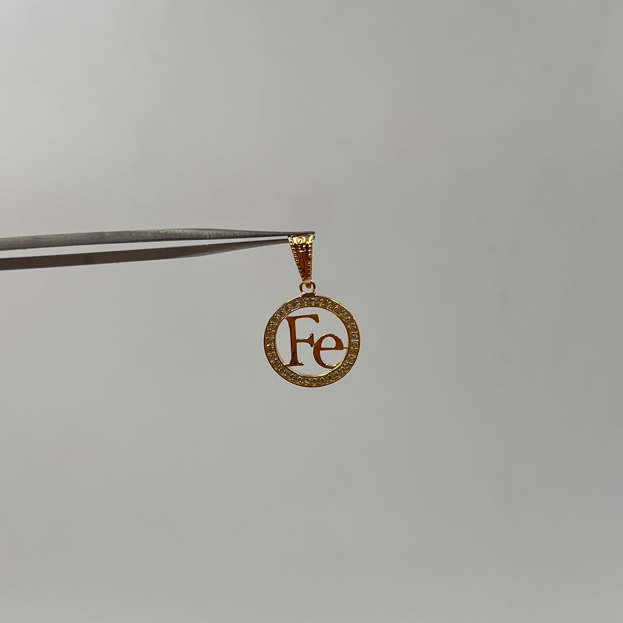 DIJE FE CIRCON BLANCO  ORO AMARILLO 18K +1 / 1,16 GR / 14 MM / 1,6 CM