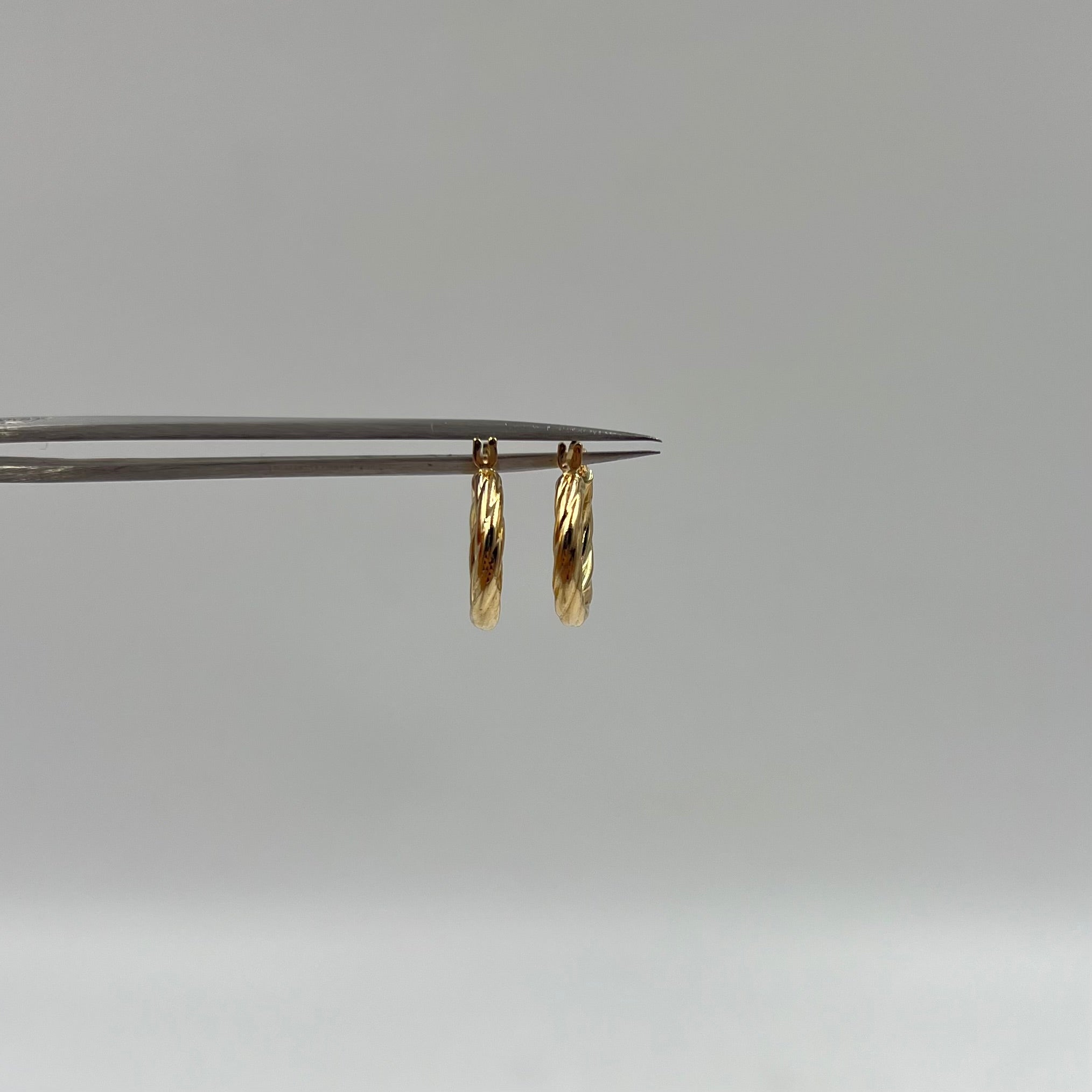 CANDONGA ENTORCHADA ORO AMARILLO 18K 1,26 GR / 1,6 CM