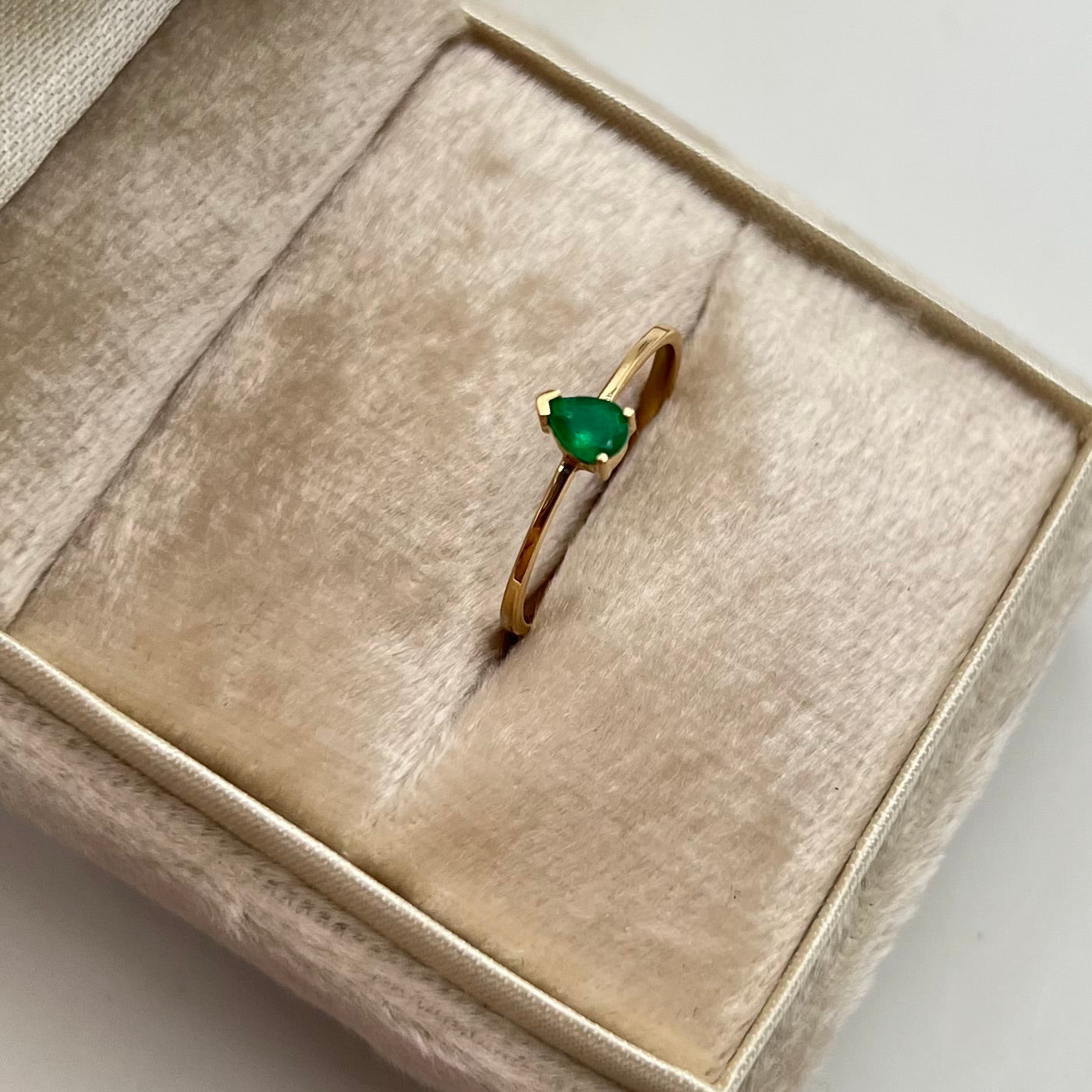 ANILLO ESMERALDA 0.28 CT ORO AMARILLO 18K / TALLA 6 / 1,1 GR