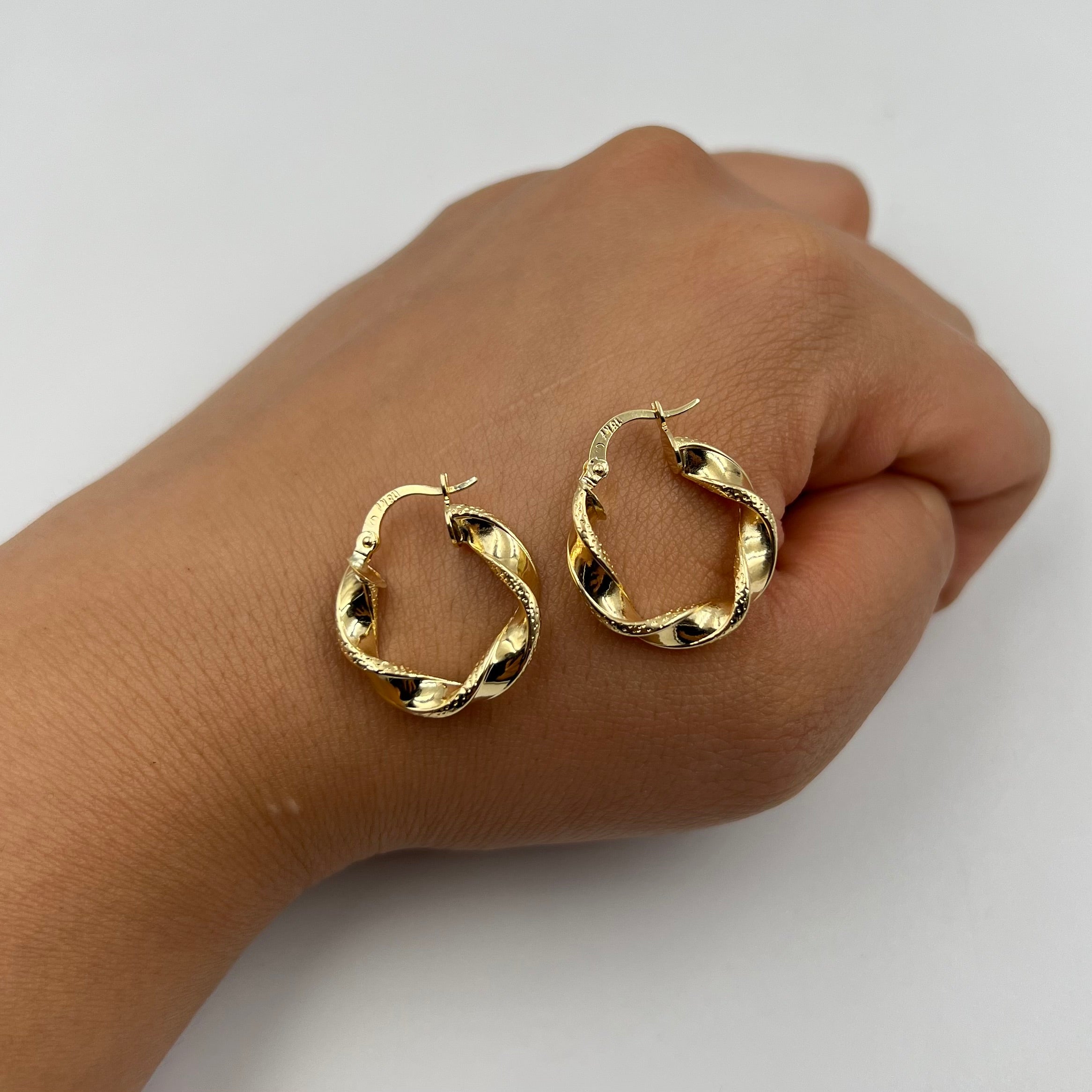 CANDONGA ENTORCHADA ORO AMARILLO 18K 2,56 GR / 1,9 CM