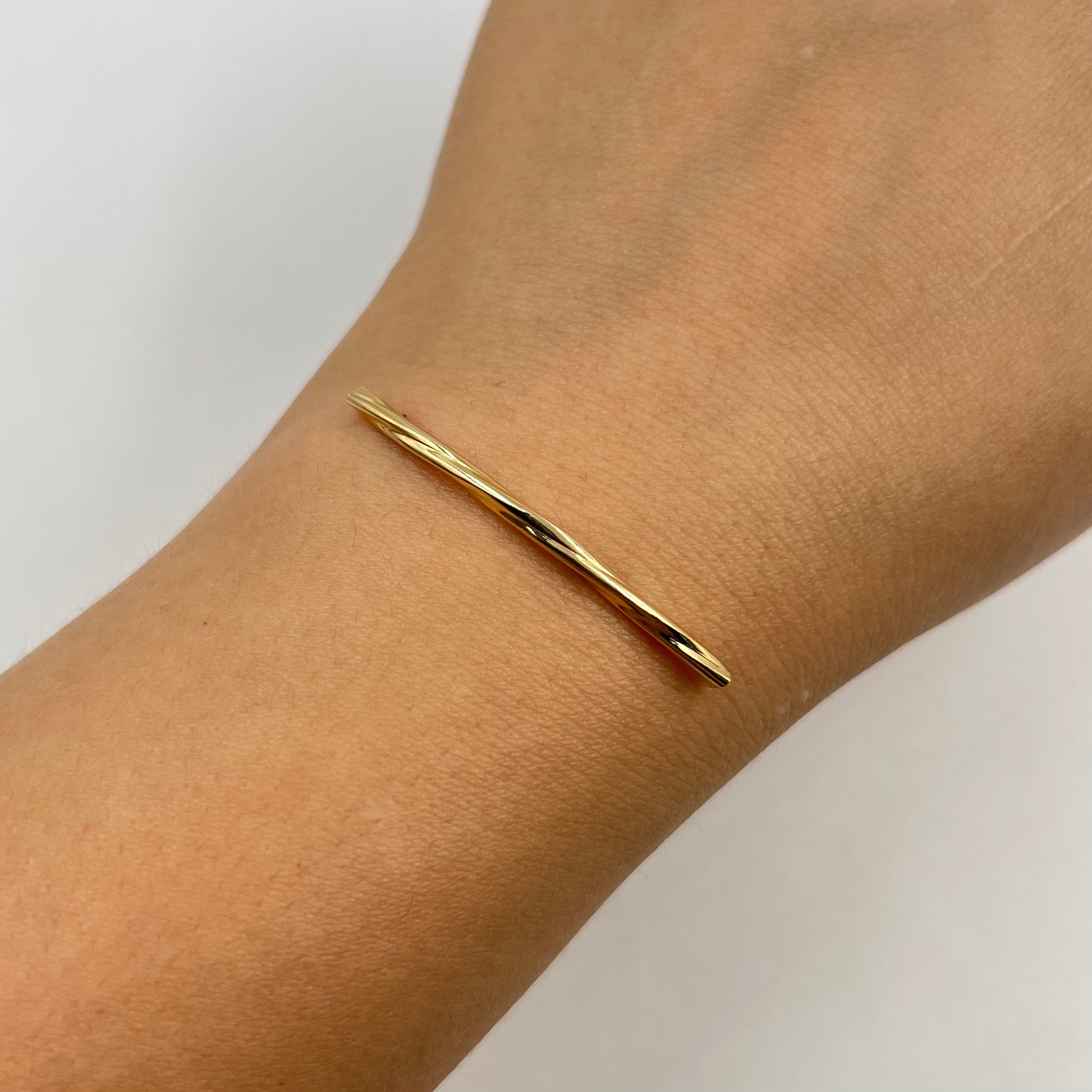 HERRAJE TUBO ENTORCHADO  ORO AMARILLO 18K 0,34 GR / 3,9 CM