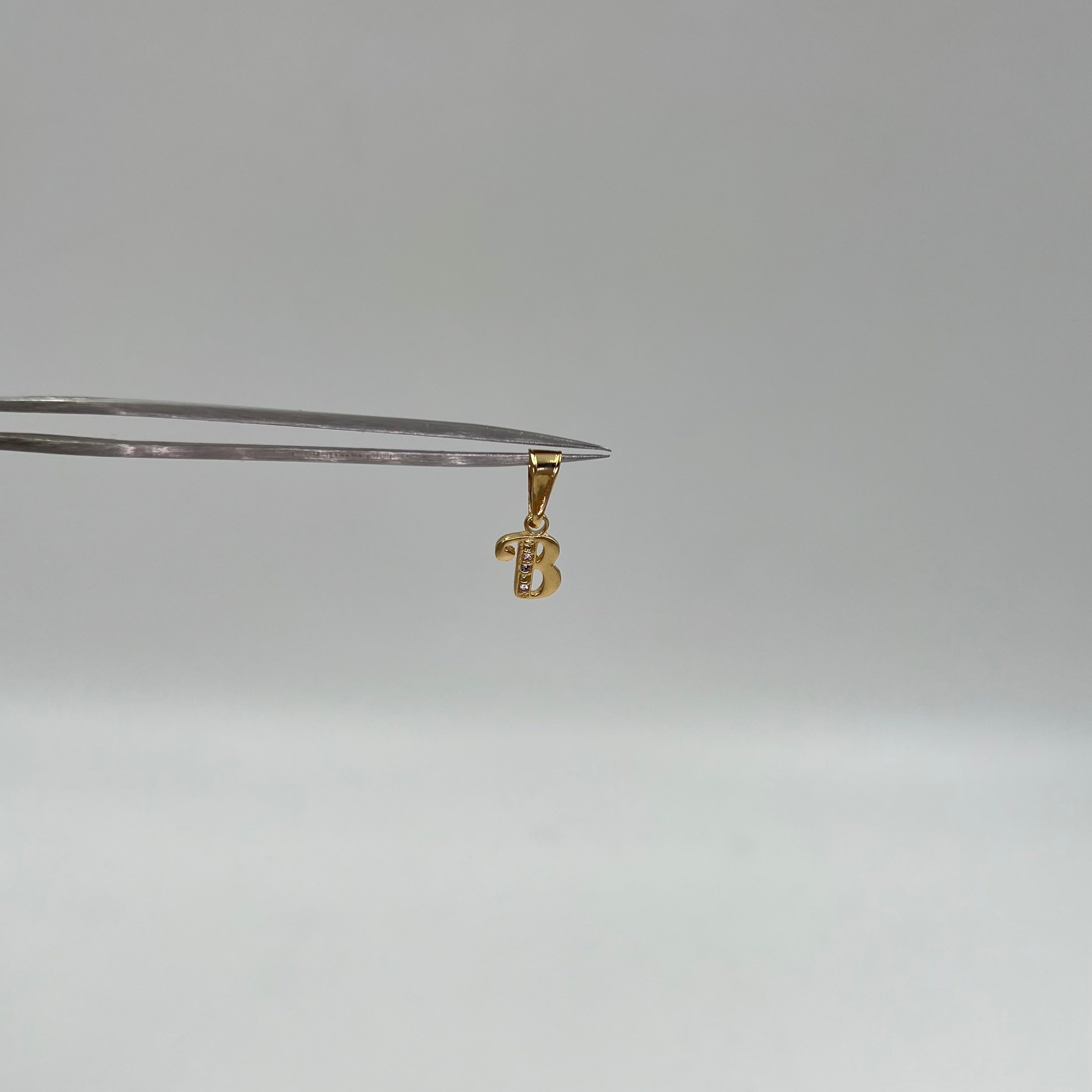 DIJE LETRA B CIRCON BLANCO  ORO AMARILLO 18K 0,62 GR / 6 MM / 1 CM