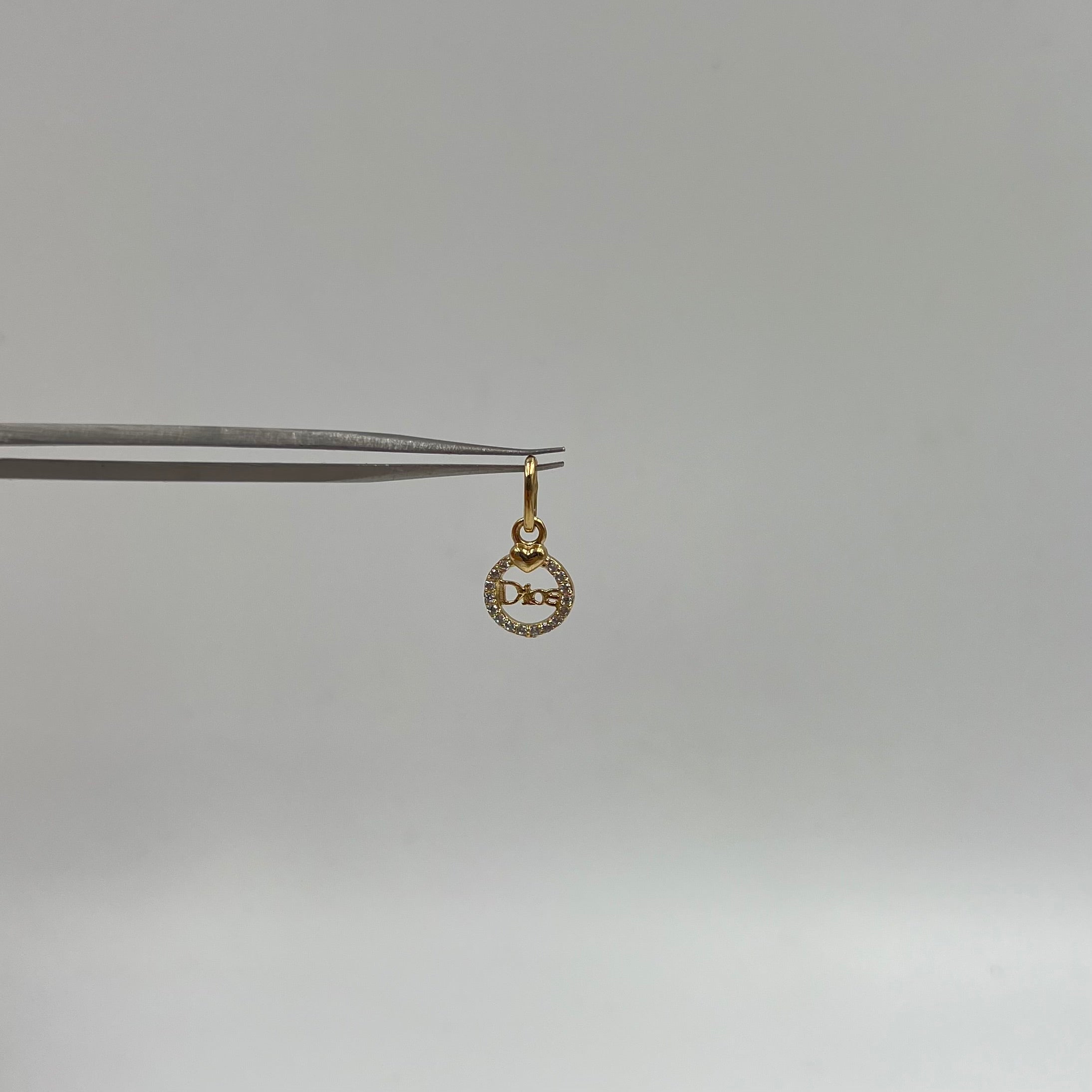 DIJE DIOS CON CIRCONES  ORO AMARILLO 18K 0,62 GR / 8 MM / 1,1 CM