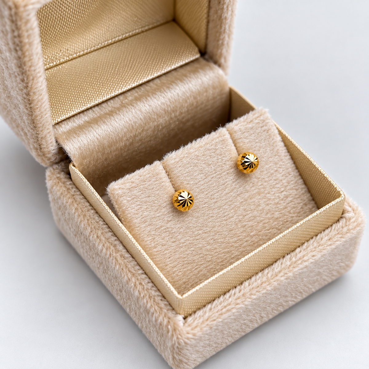 TOPOS BOLA DIAMANTADA ORO AMARILLO 18K 0,51 GR / 4 MM