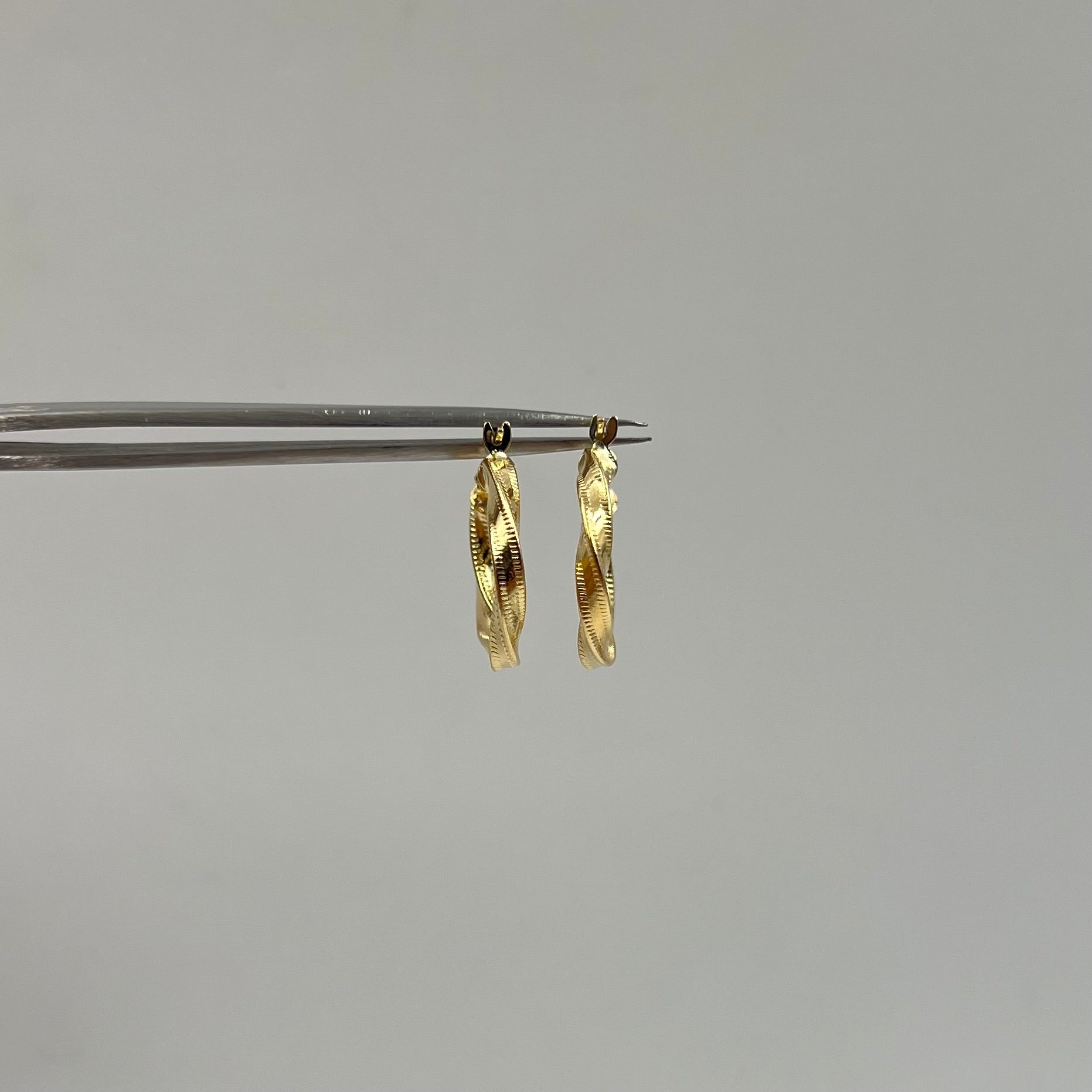 CANDONGA ENTORCHADA ORO AMARILLO 18K 2,05 GR / 2,1 CM