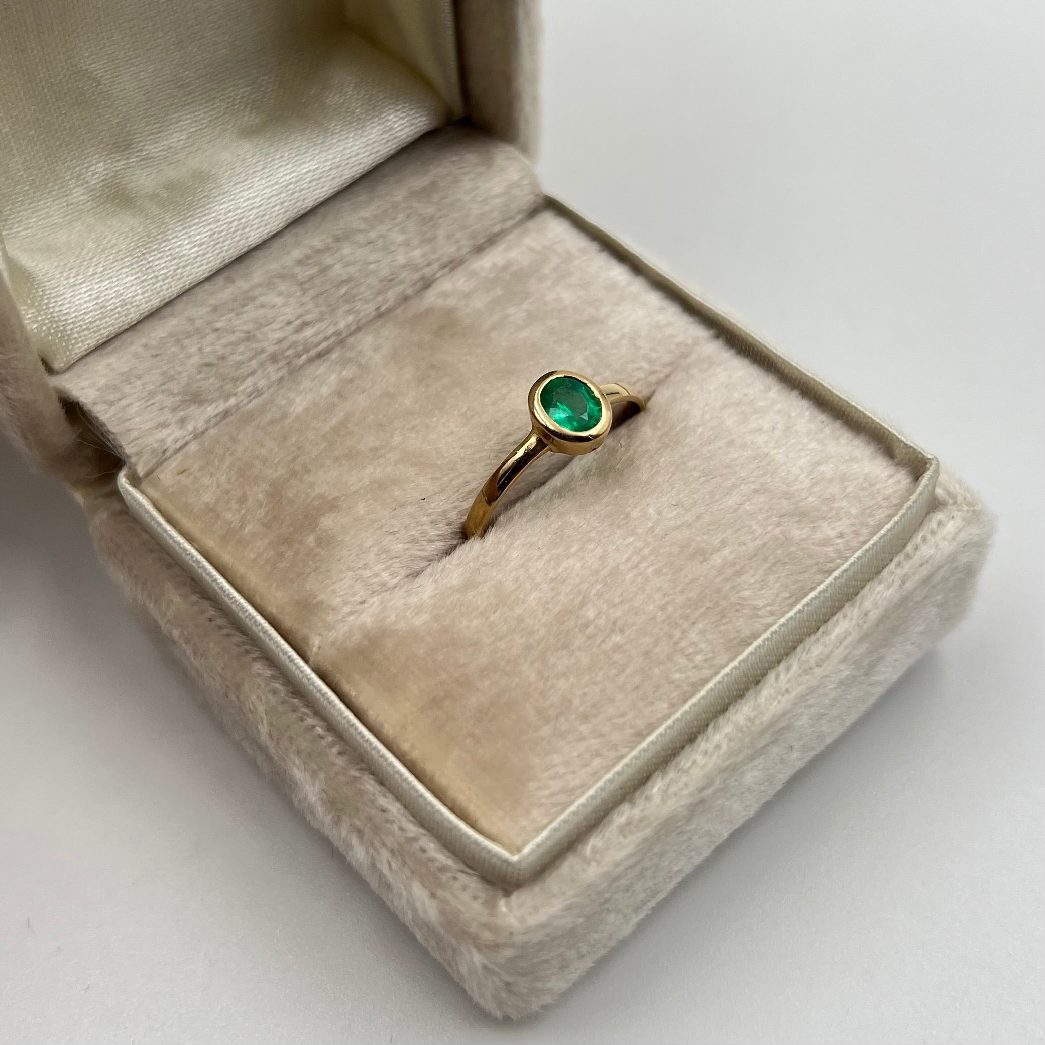 ANILLO ESMERALDA 0.40 CT ORO AMARILLO 18K / TALLA 6 1/4 / 1,56 GR (JOYA)