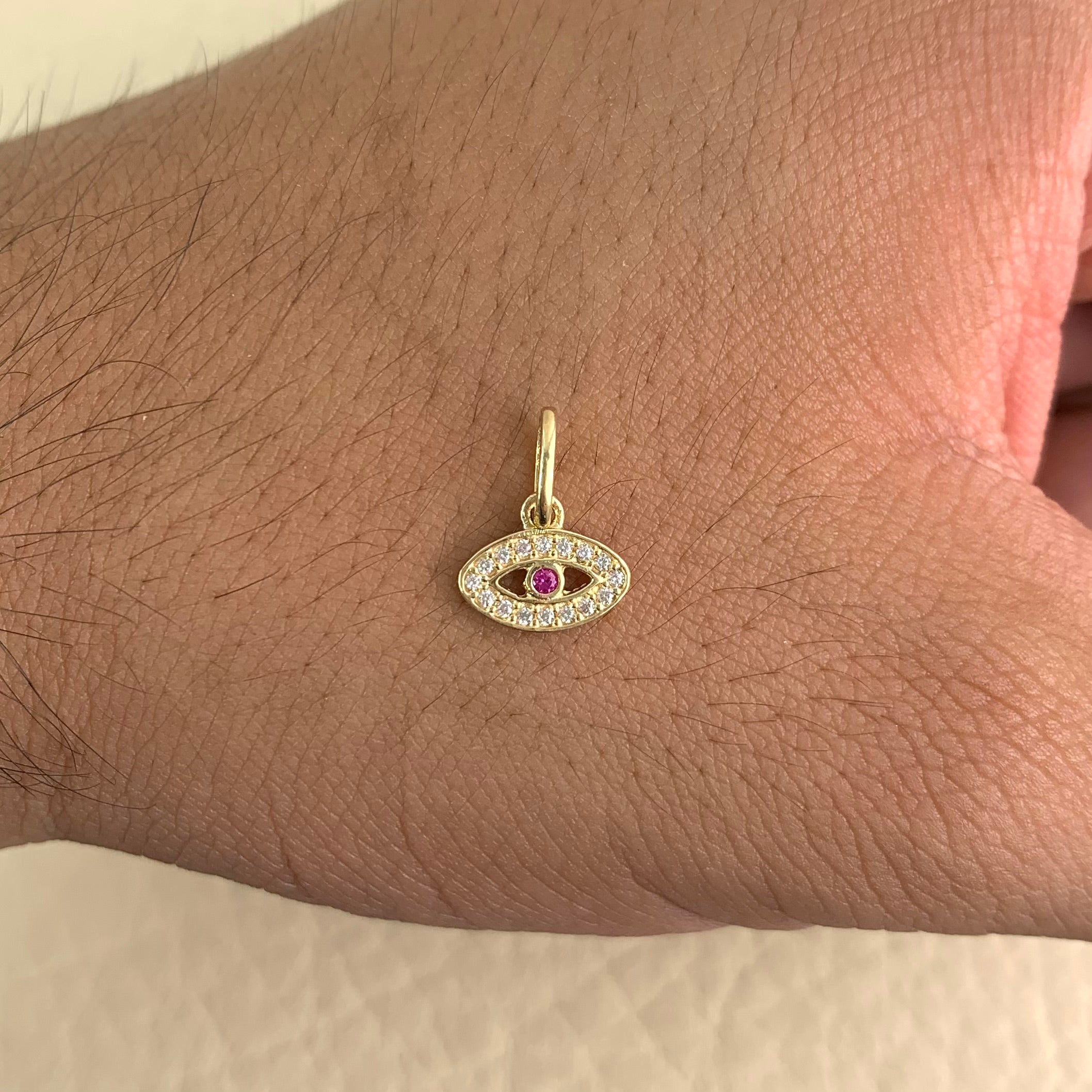 DIJE OJO / CIRCONES BLANCOS - FUSCIA  ORO AMARILLO 18K 0,72 GR / 8 MM / 10 CM