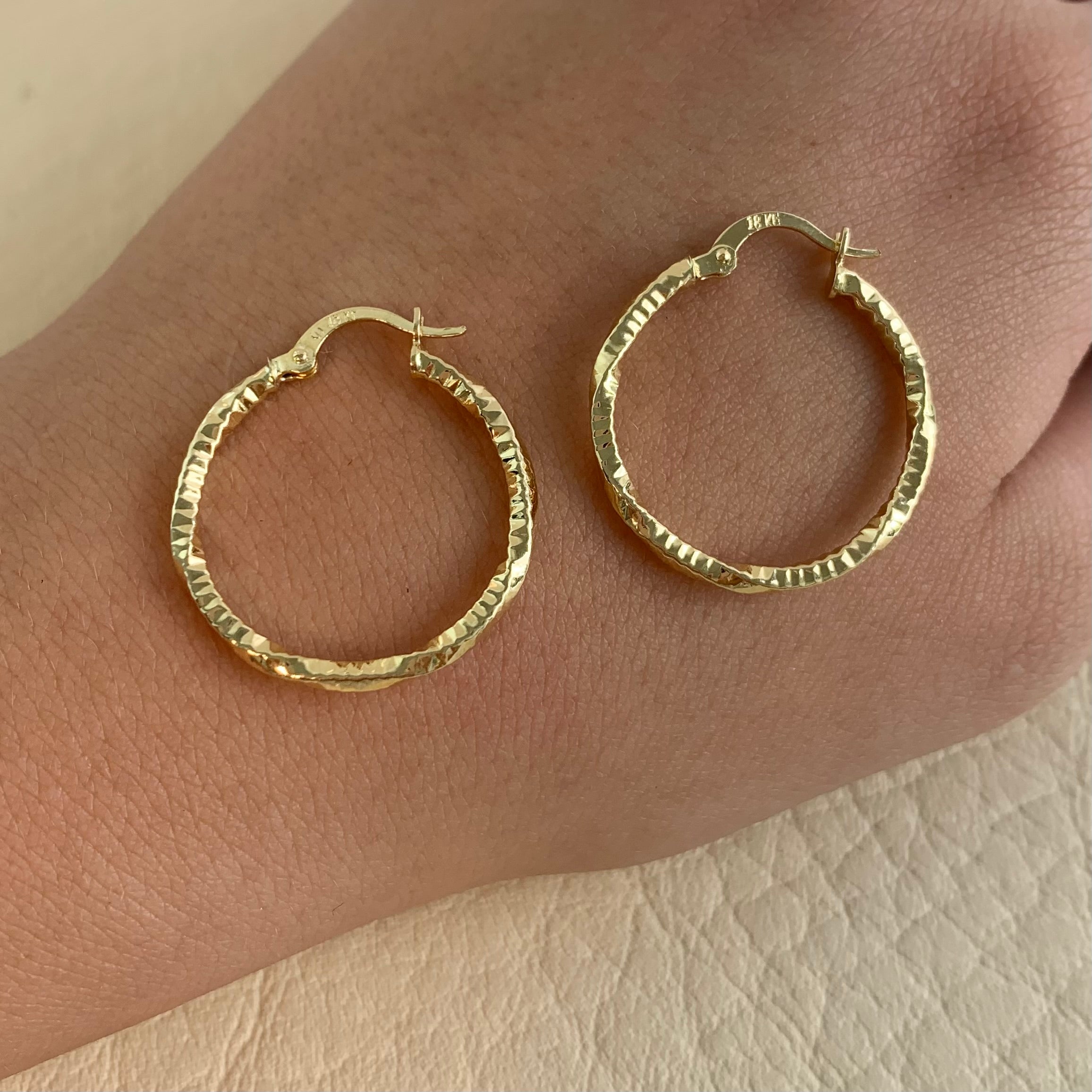 CANDONGA ENTORCHADA RAYADA ORO AMARILLO 18K 1,95 GR / 2,8 CM