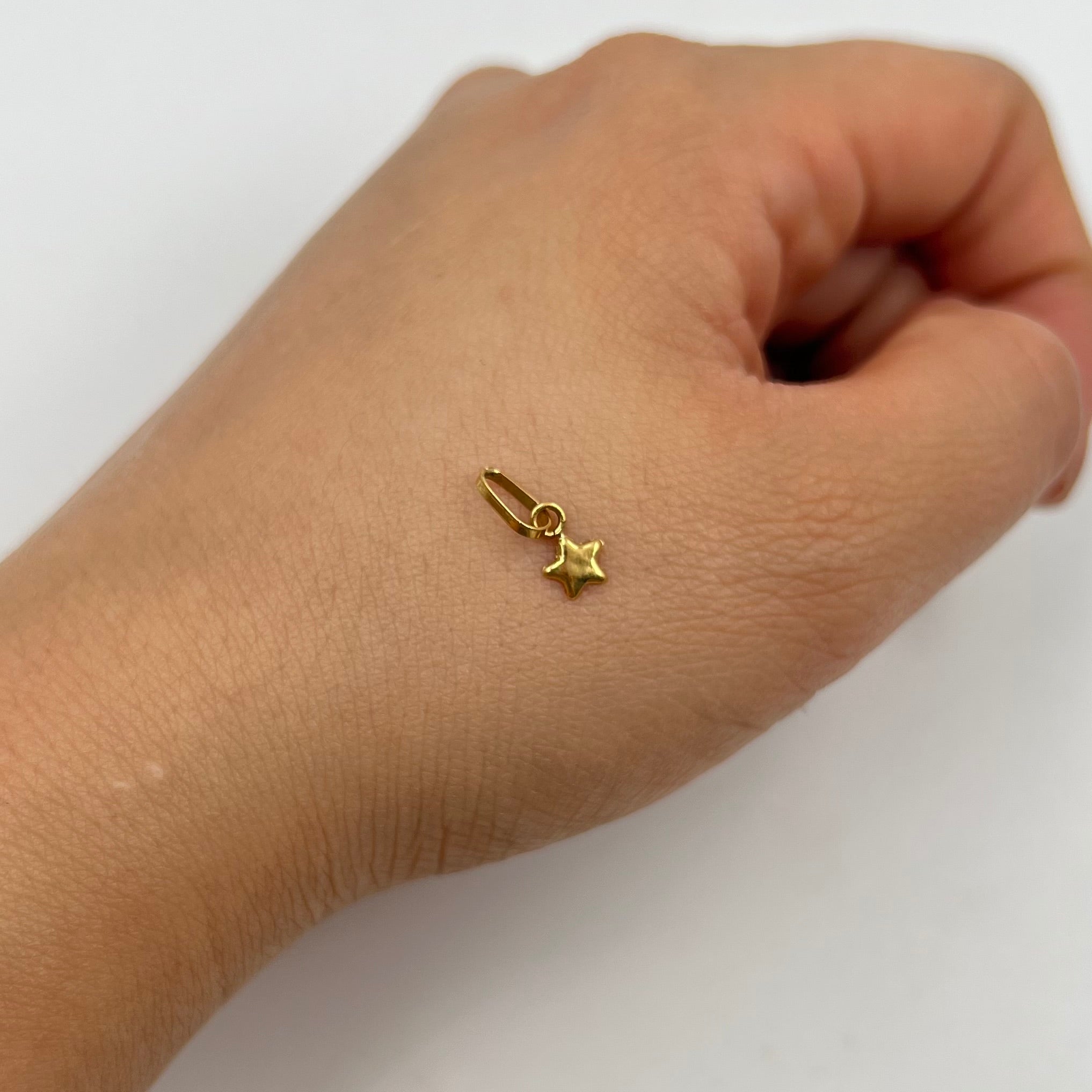 DIJE ESTRELLA ORO AMARILLO 18K 0,19 GR / 5 MM / 0,8 CM