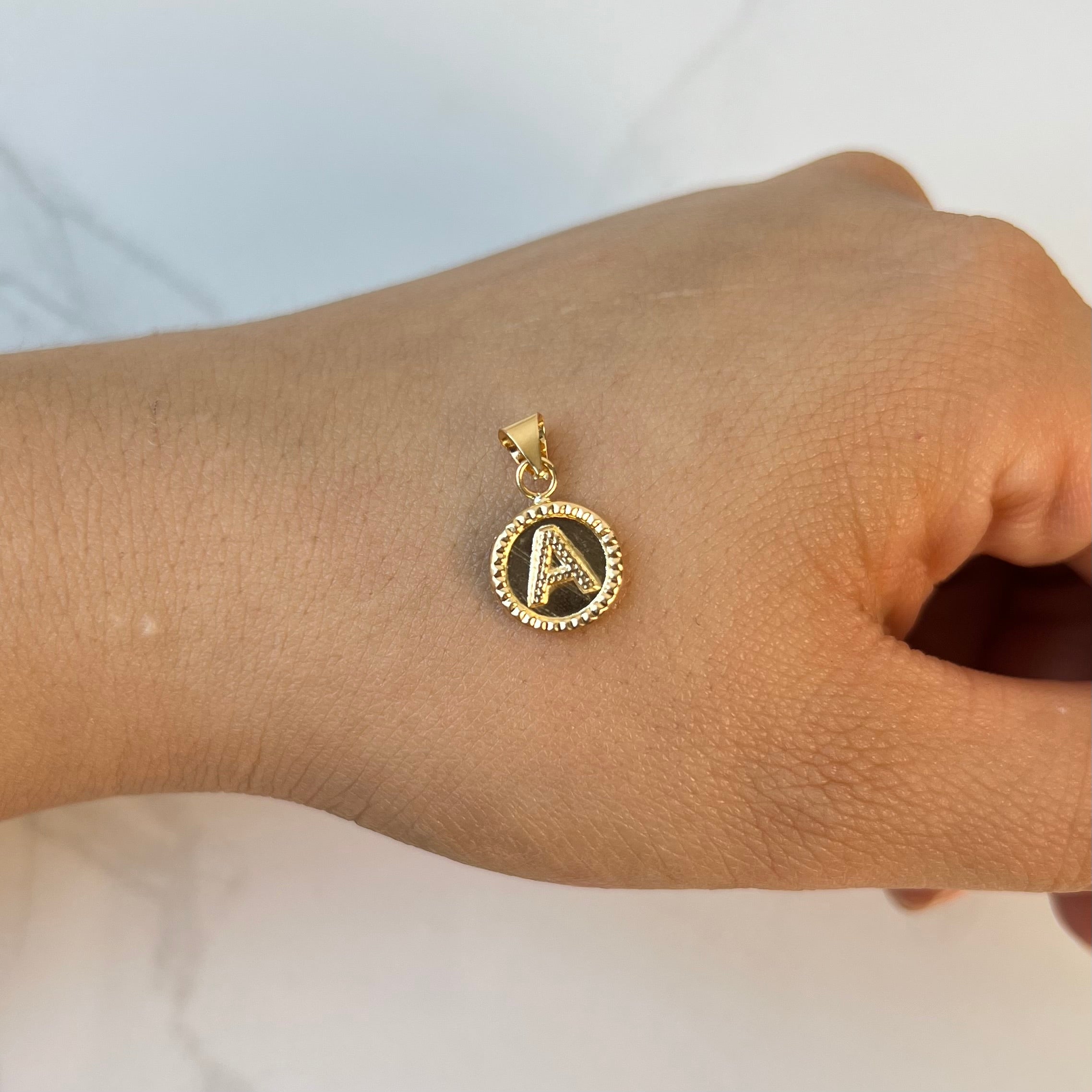 DIJE LETRA A ORO AMARILLO 18K 0,61 GR / 2,5 MM / 1,5 CM